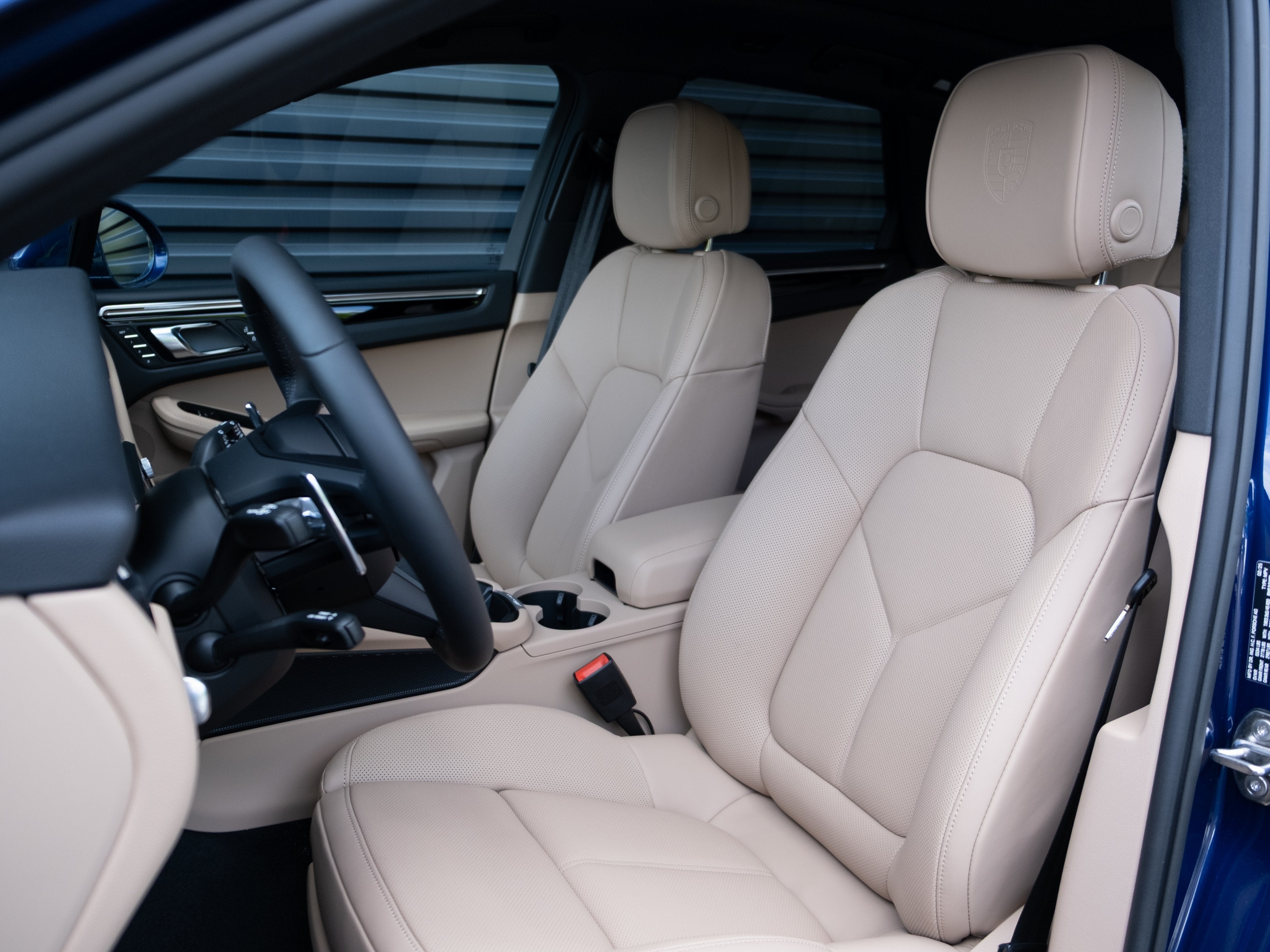 2025 Porsche Macan Base