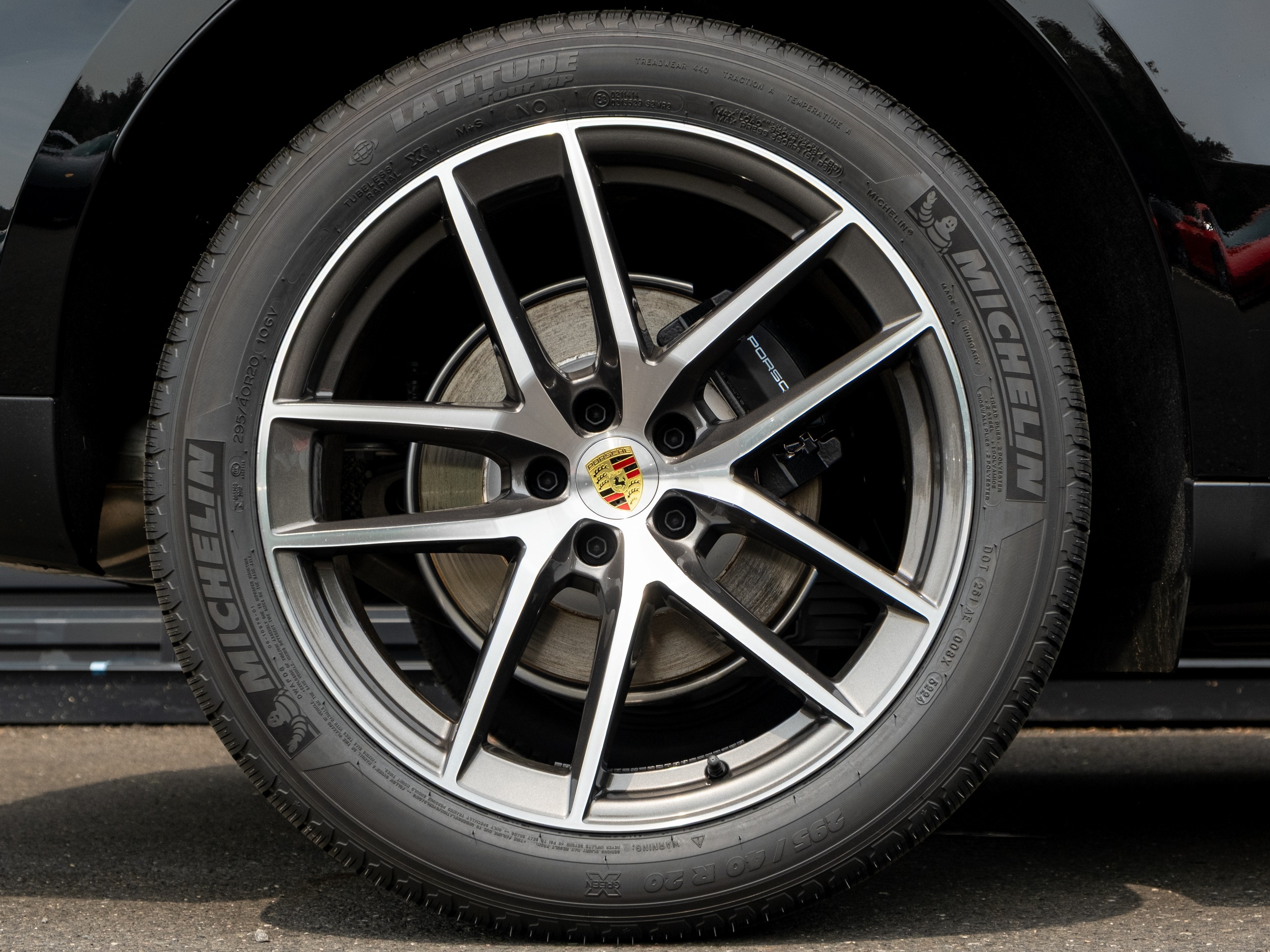 2025 Porsche Macan Base