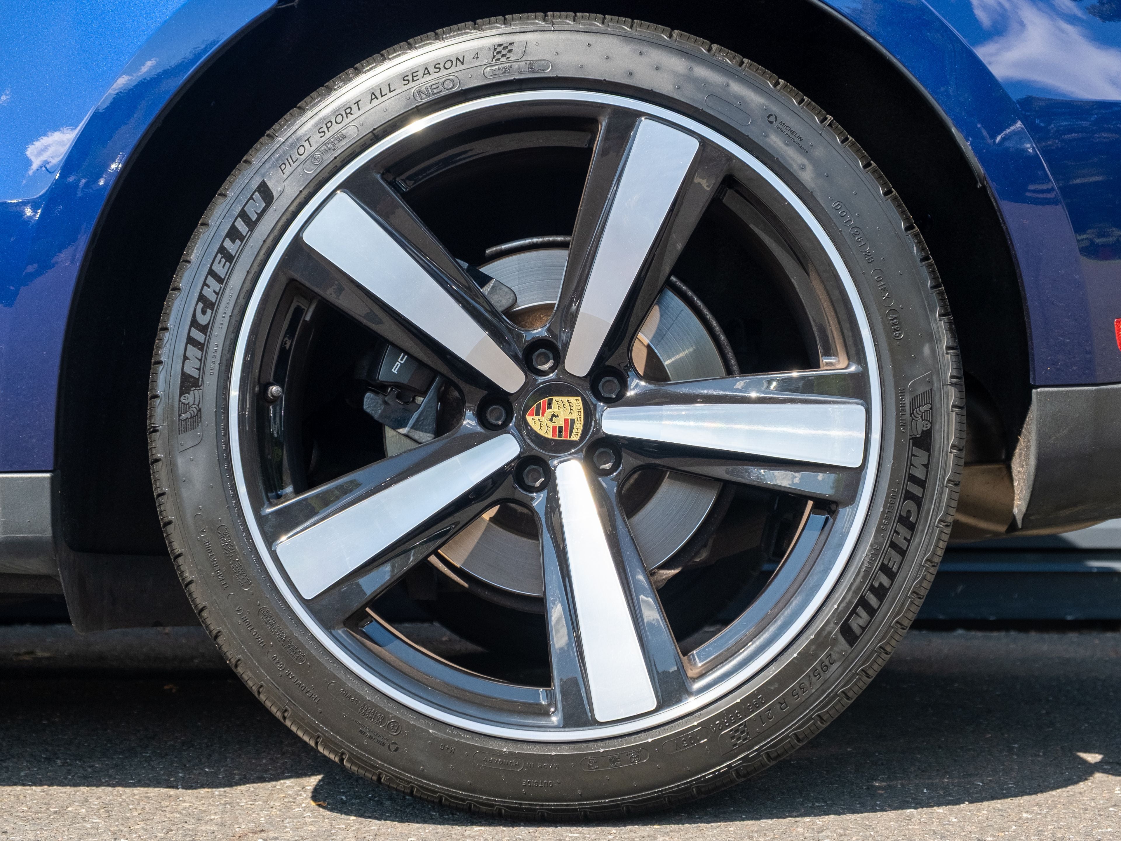 2022 Porsche Macan Base