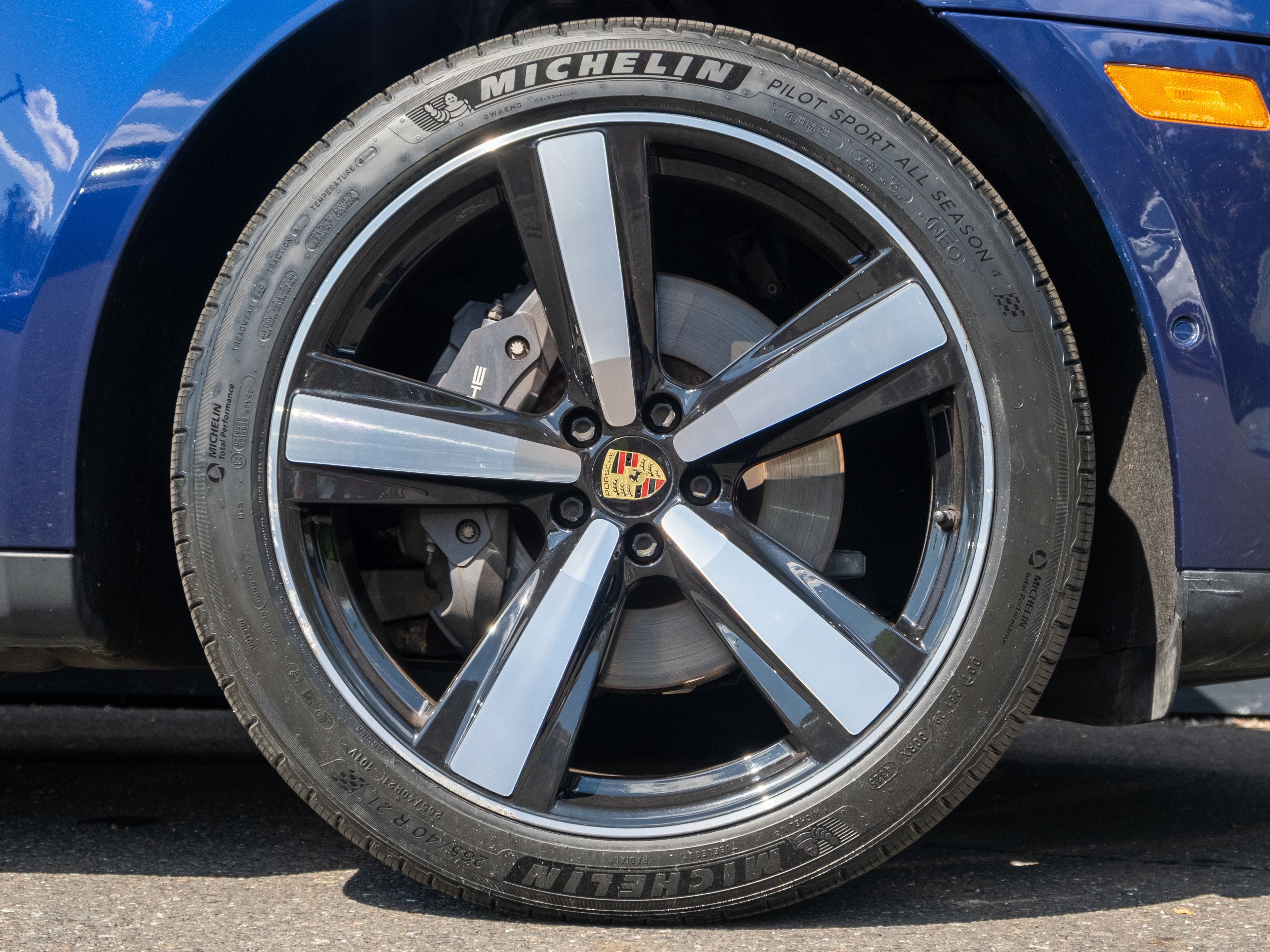2022 Porsche Macan Base