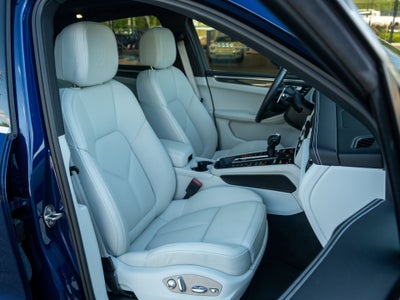2022 Porsche Macan Base