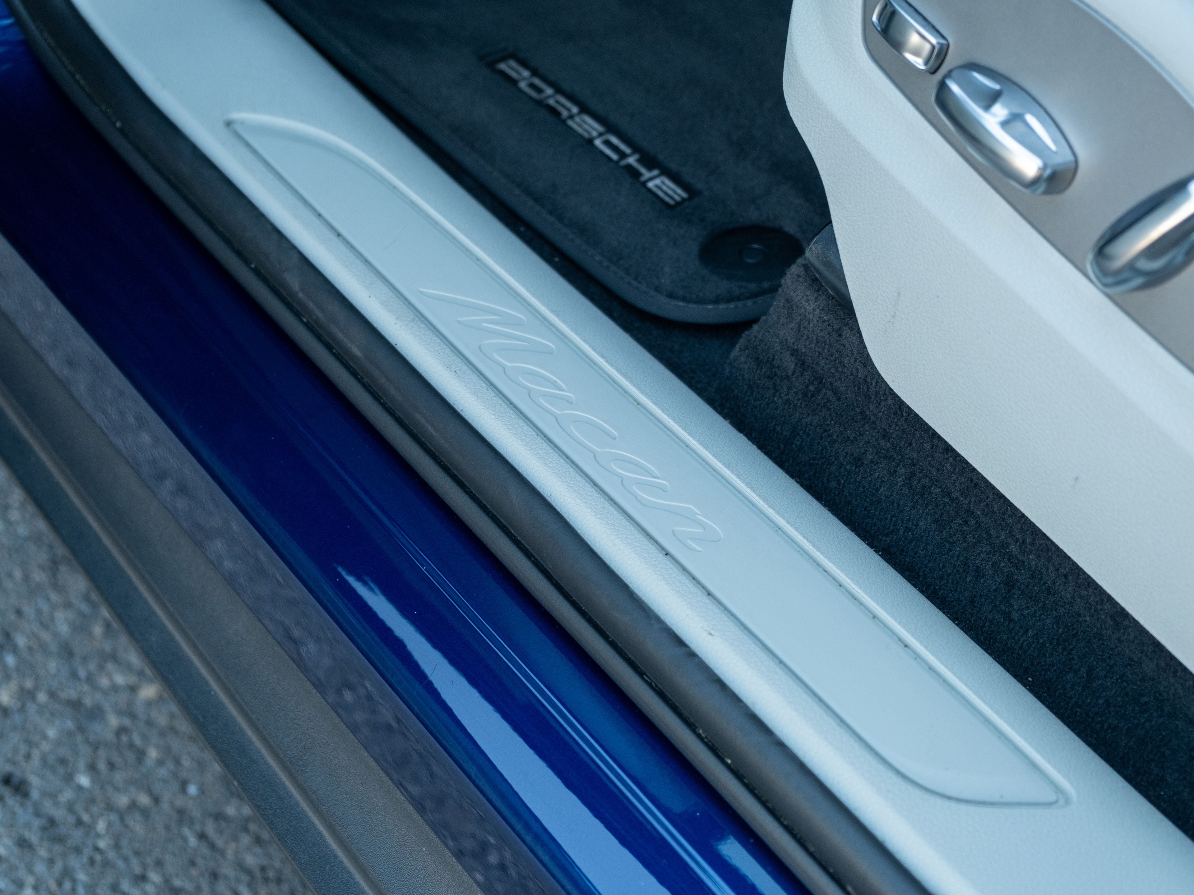 2022 Porsche Macan Base