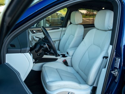 2022 Porsche Macan Base