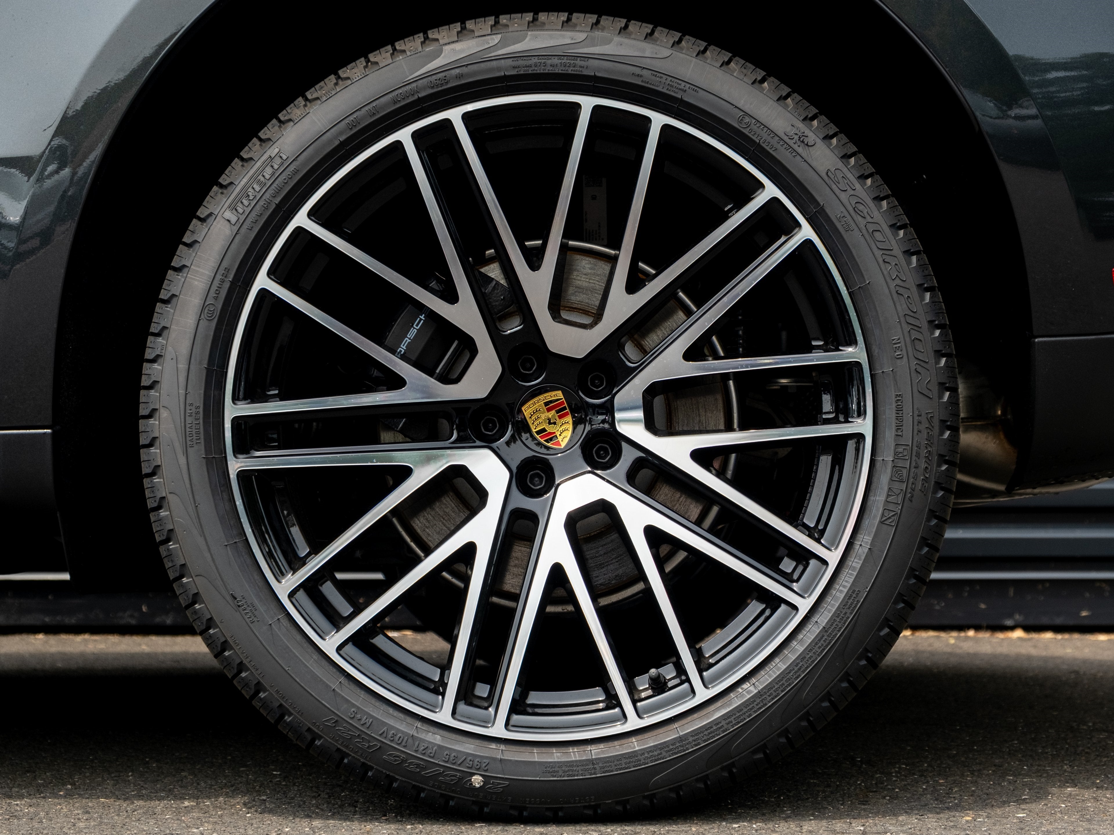 2025 Porsche Macan Base