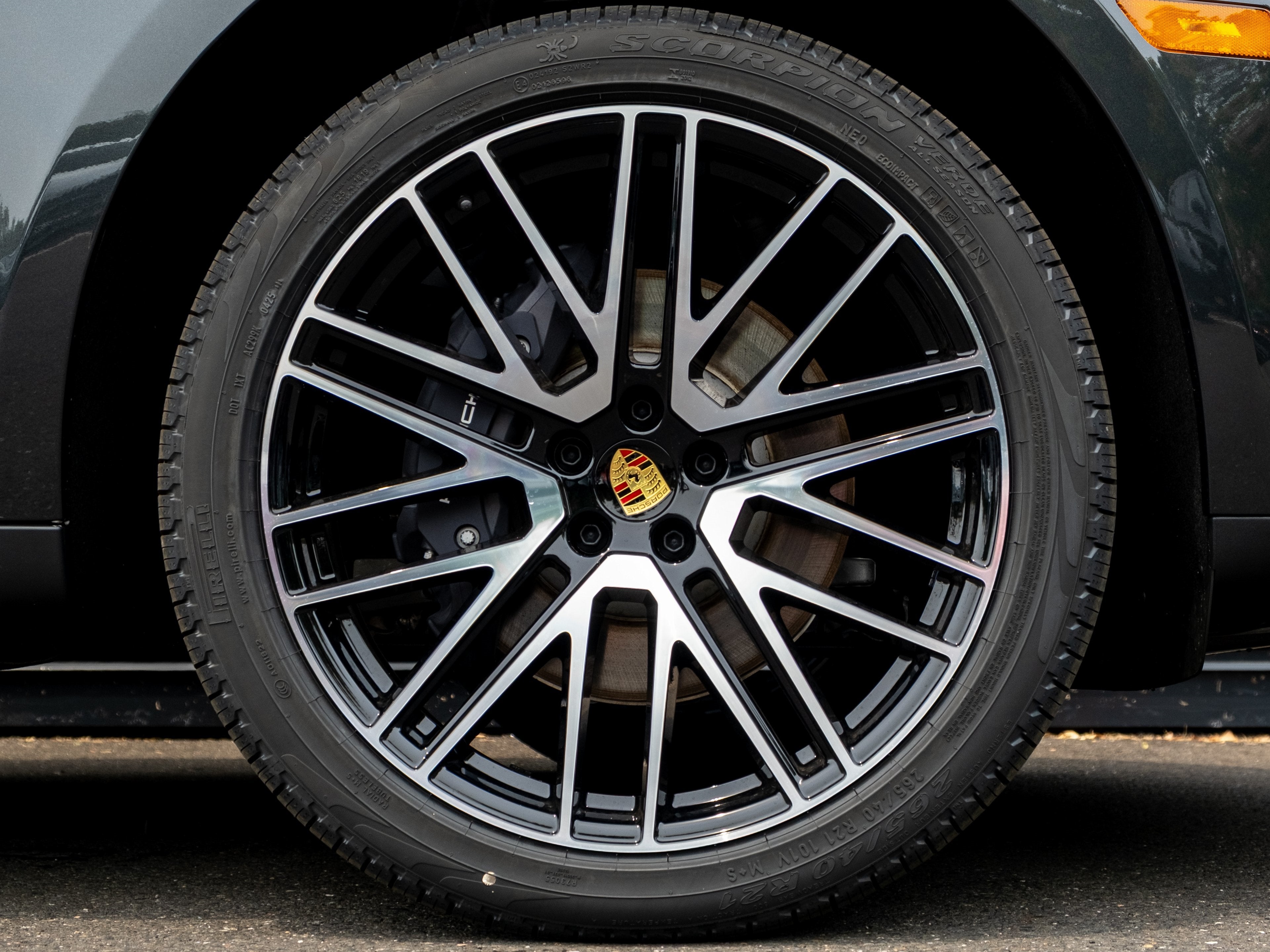 2025 Porsche Macan Base