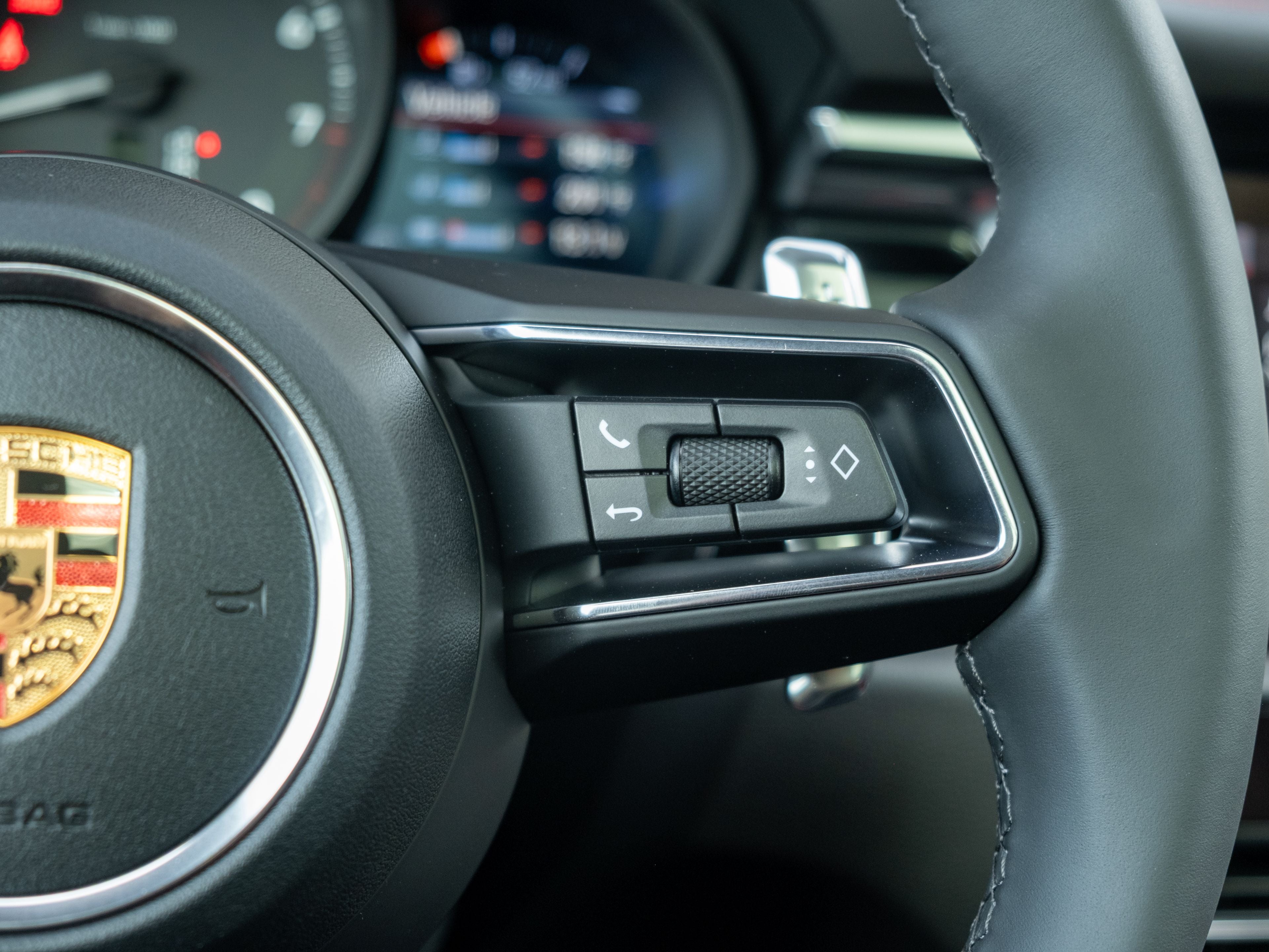 2026 Porsche Macan Base
