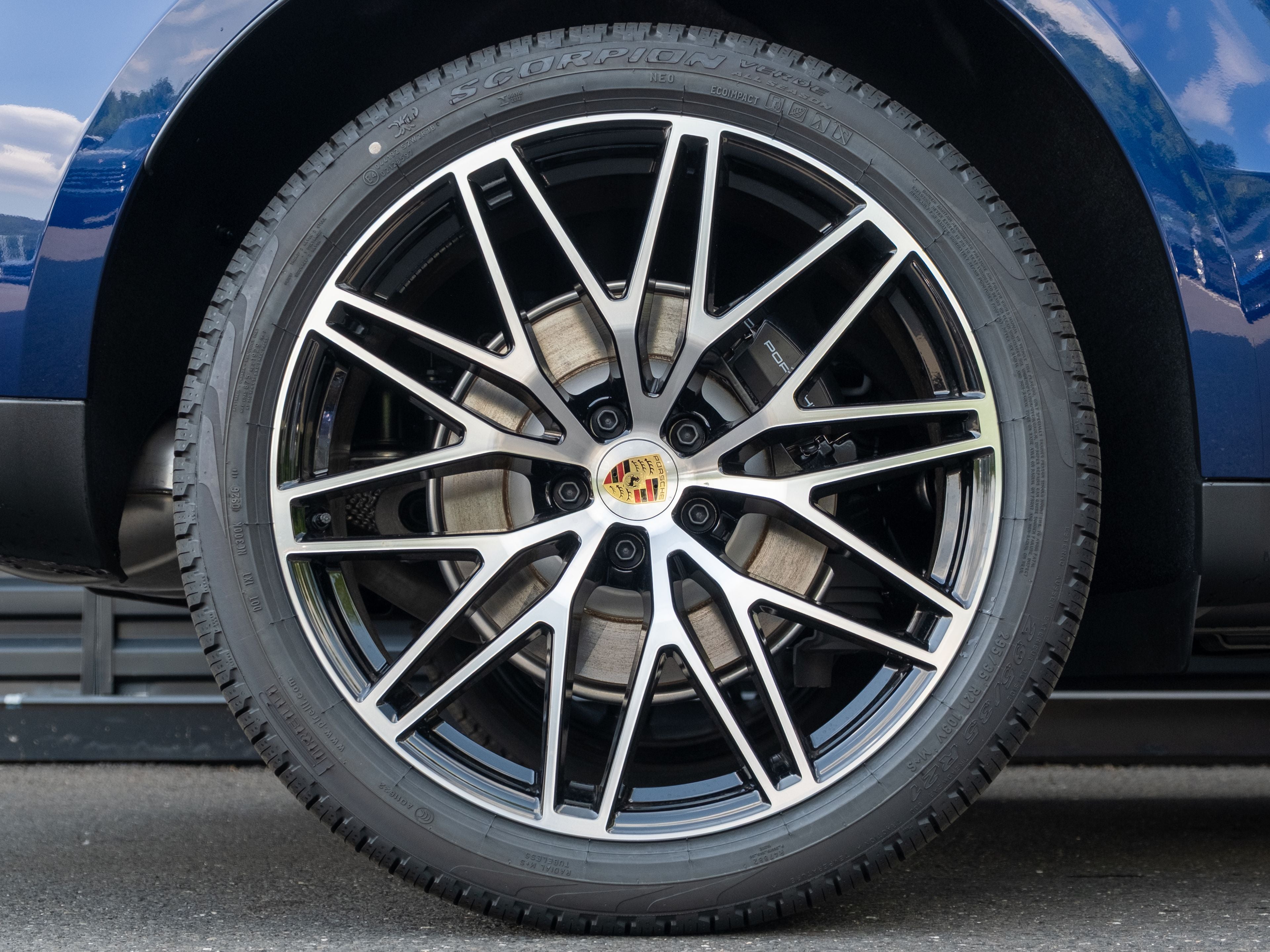 2026 Porsche Macan Base