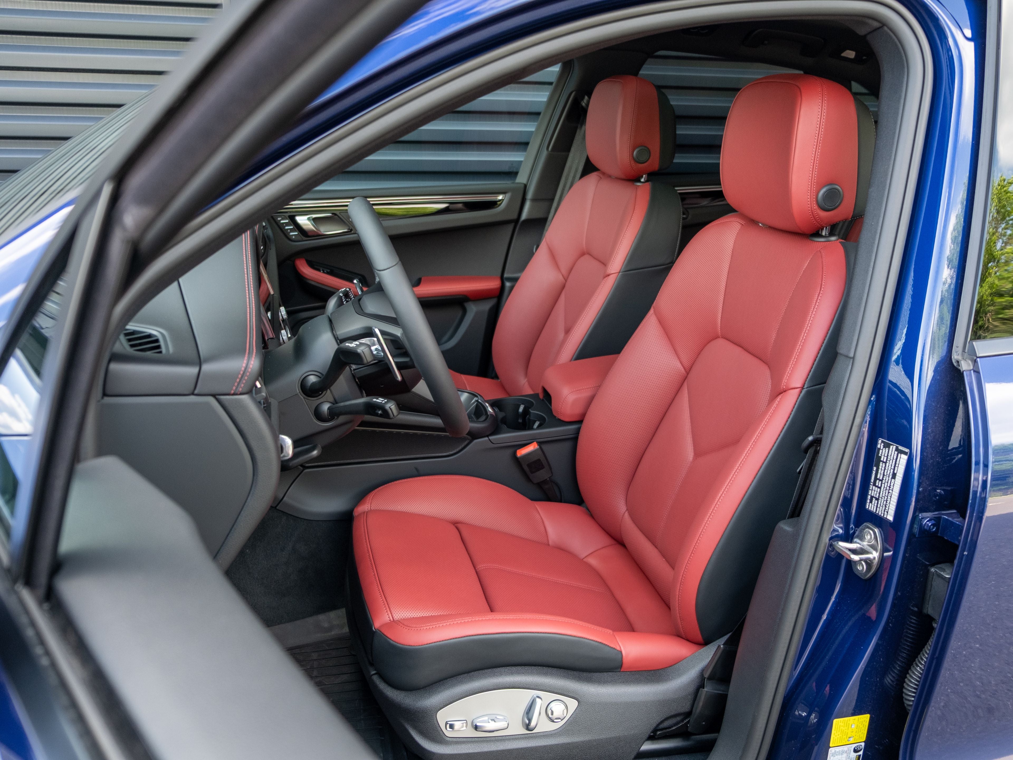 2026 Porsche Macan Base