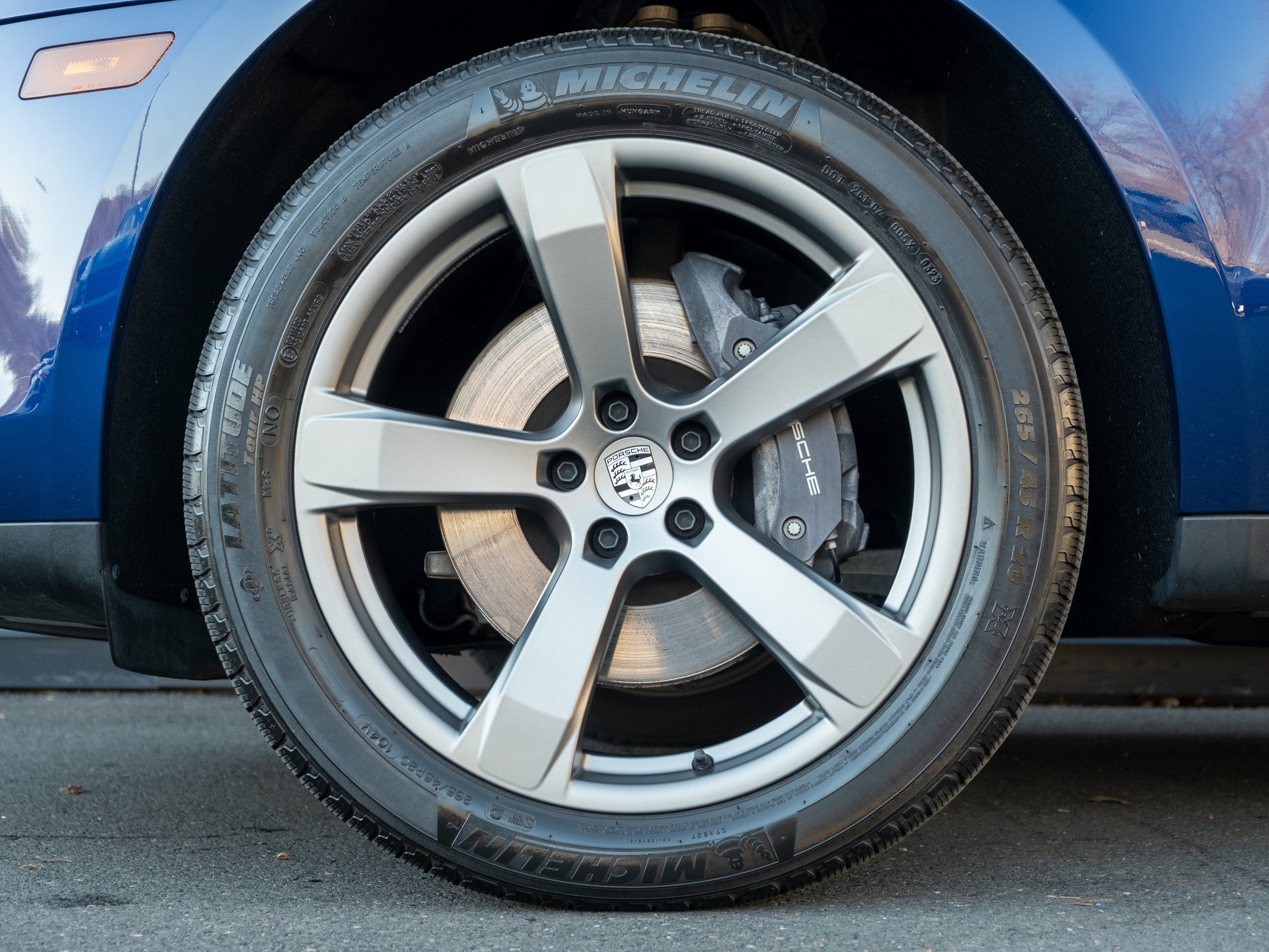 2023 Porsche Macan Base