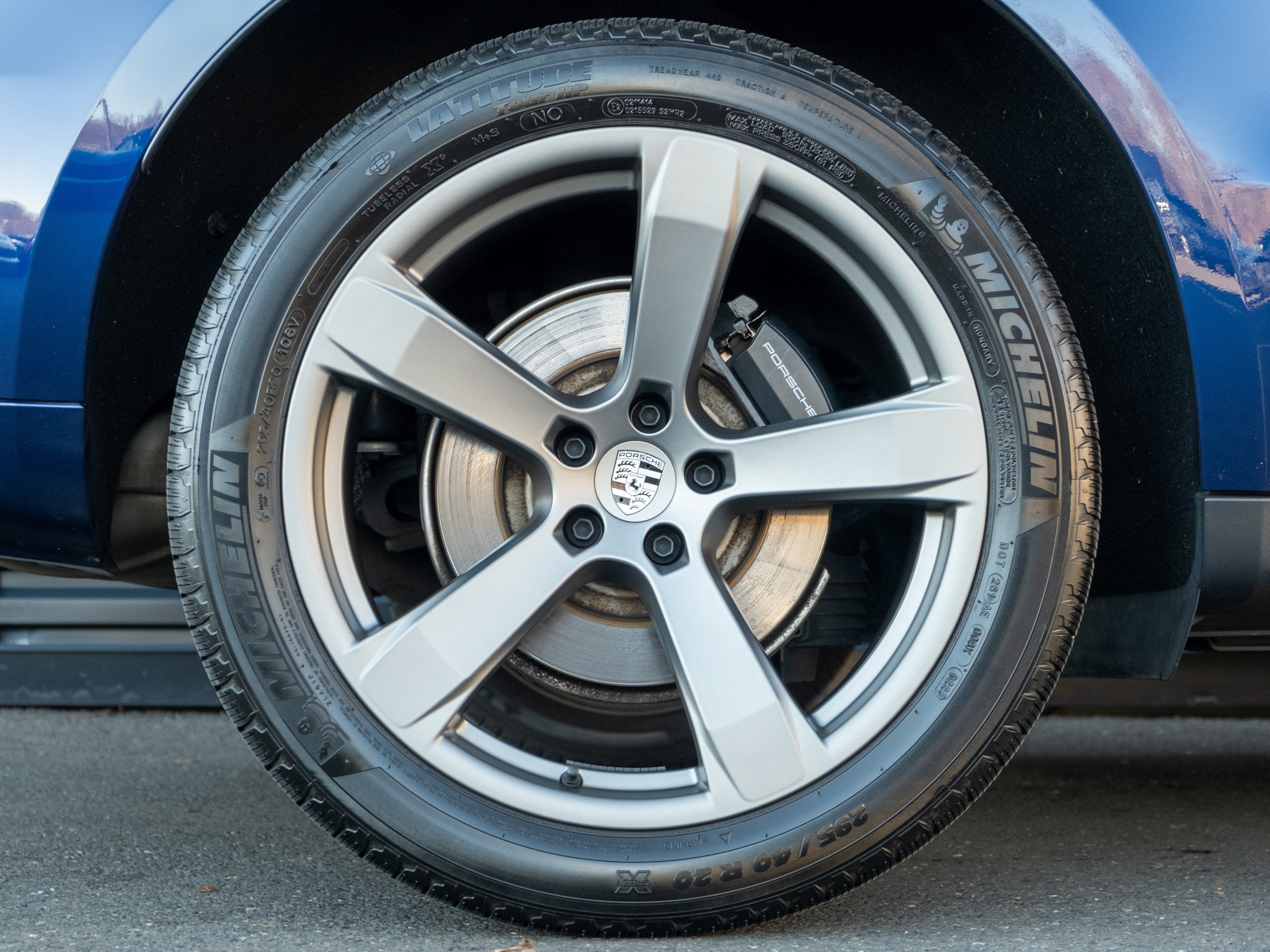 2023 Porsche Macan Base