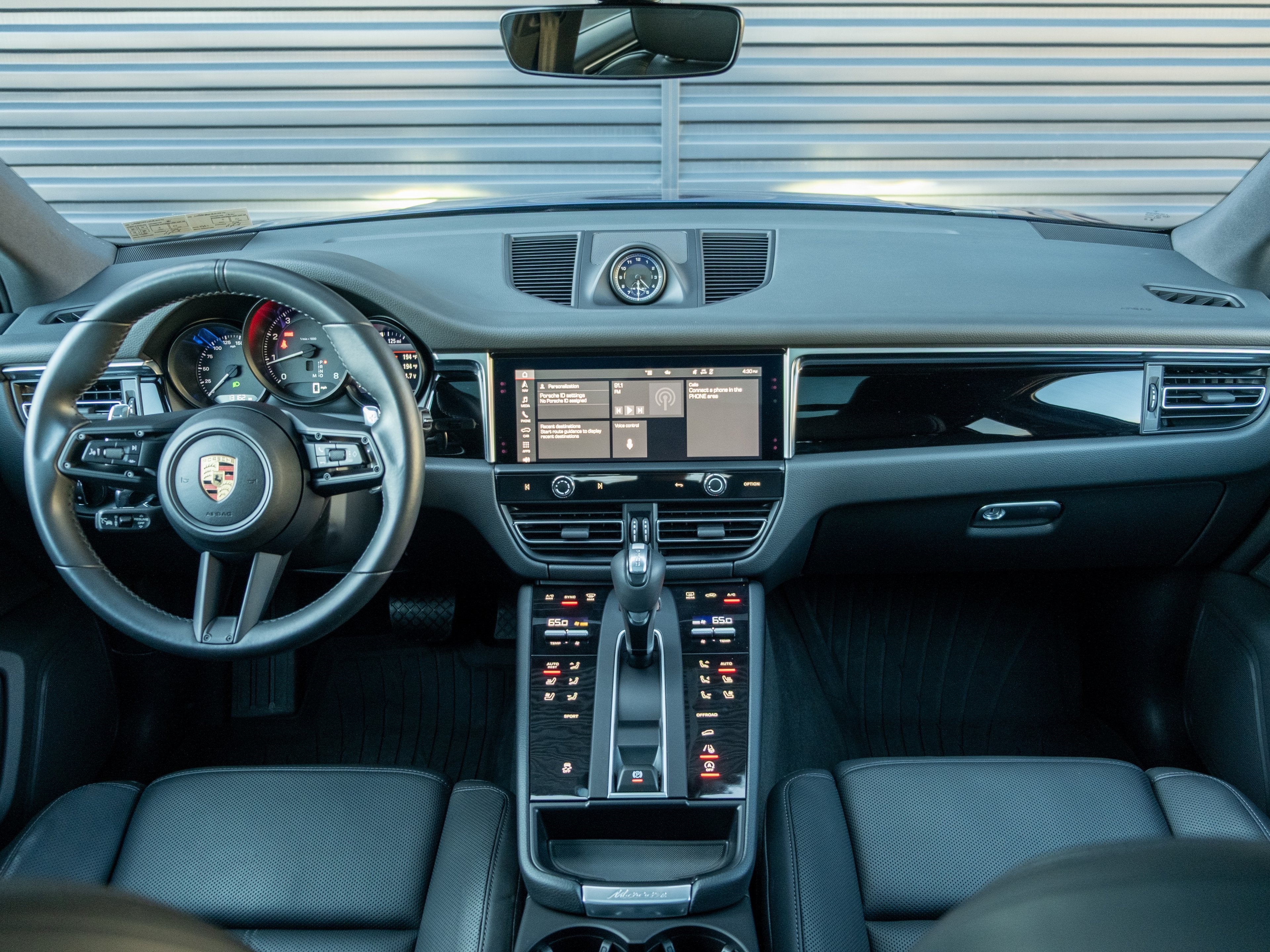 2023 Porsche Macan Base