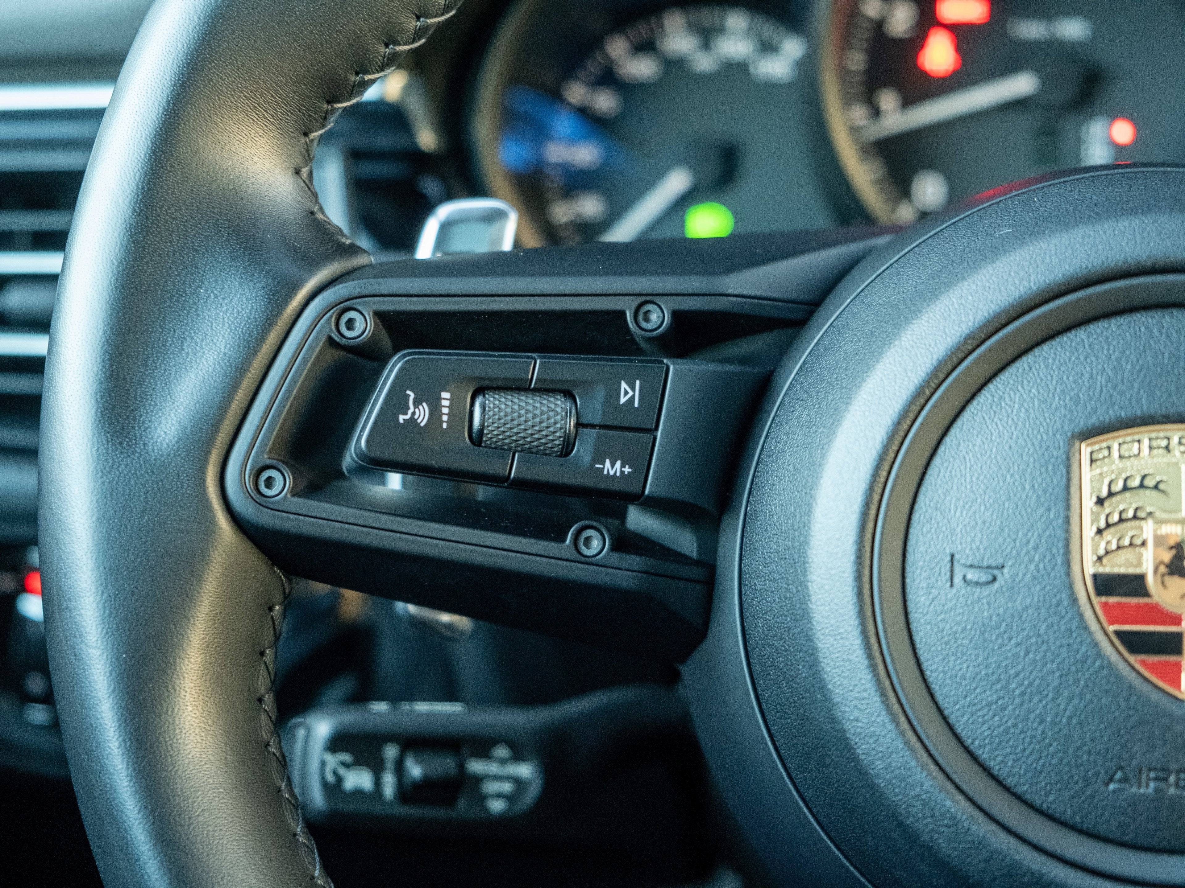 2023 Porsche Macan Base