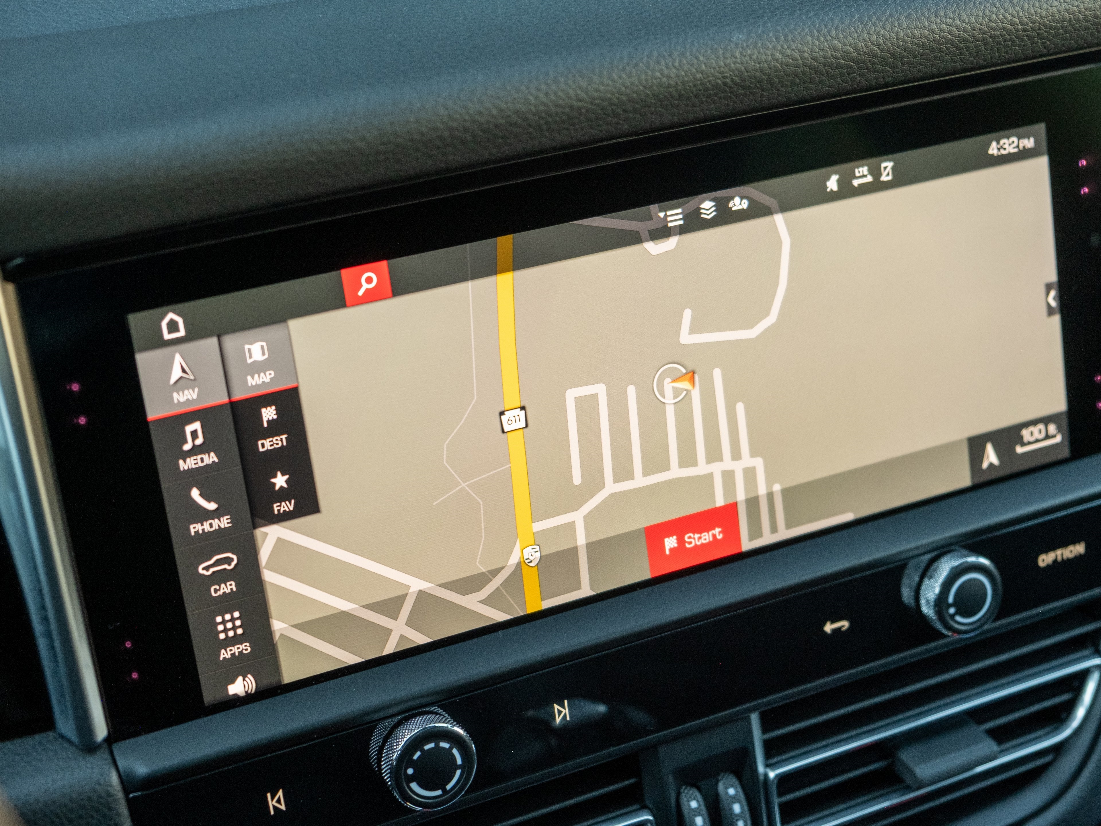 2023 Porsche Macan Base