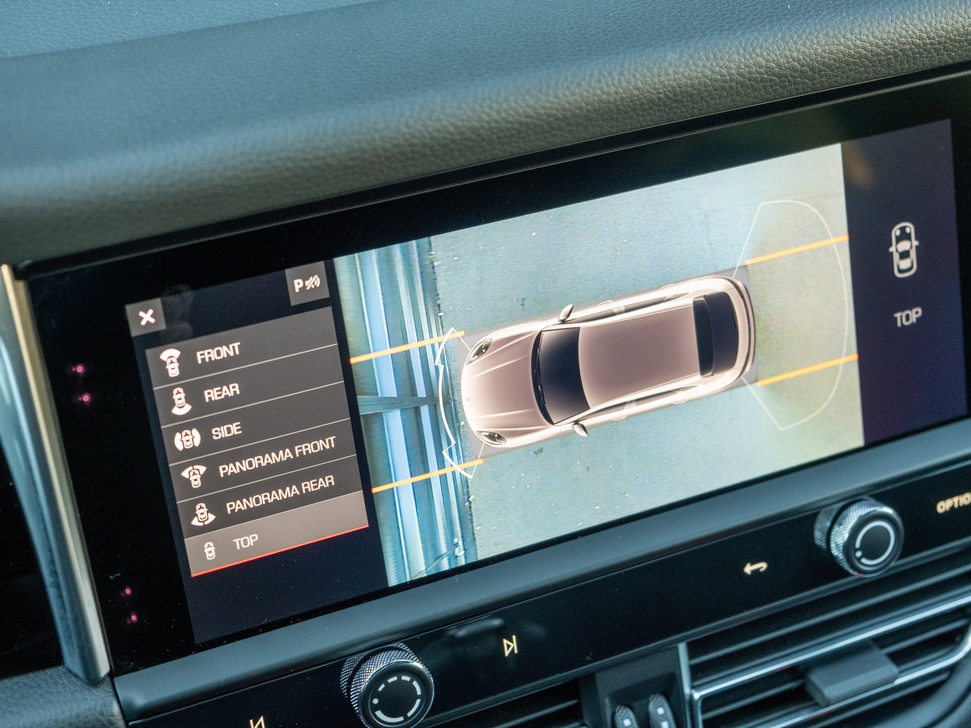 2023 Porsche Macan Base