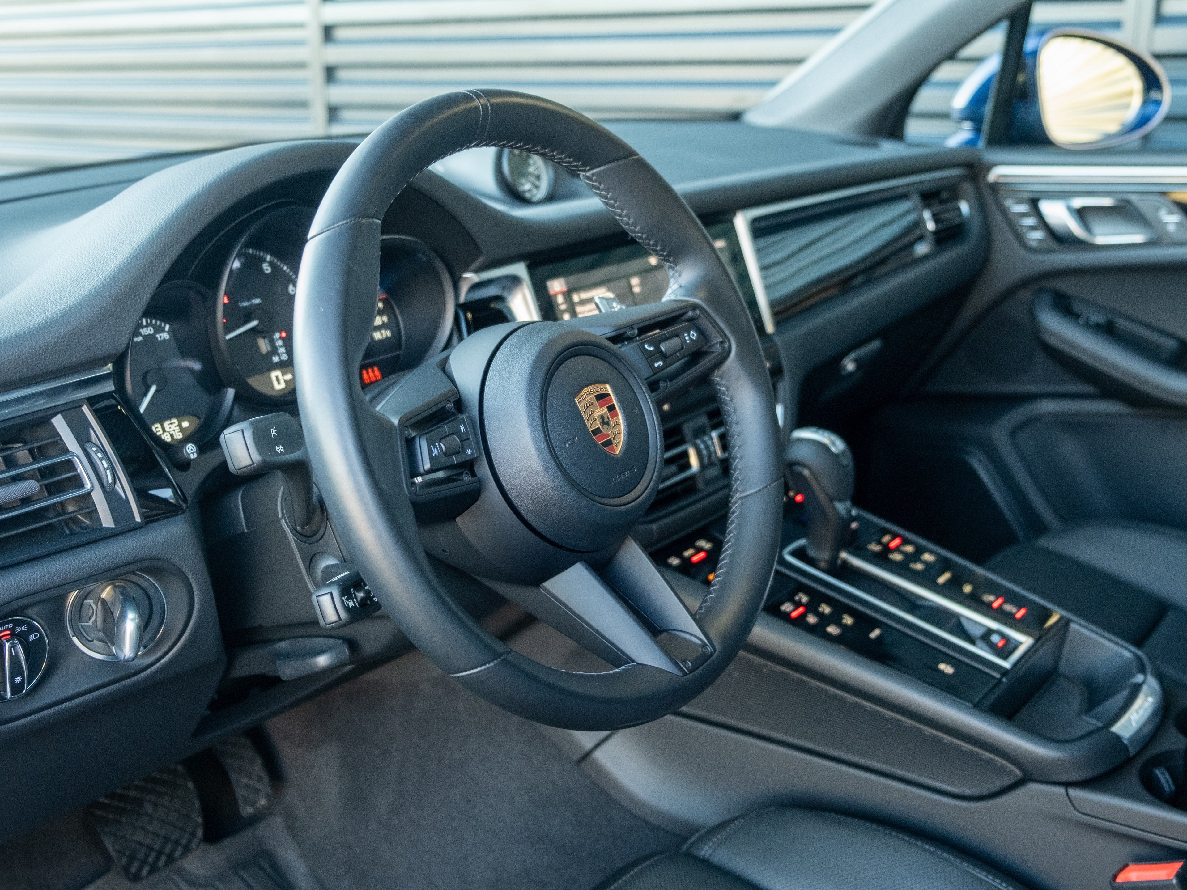 2023 Porsche Macan Base