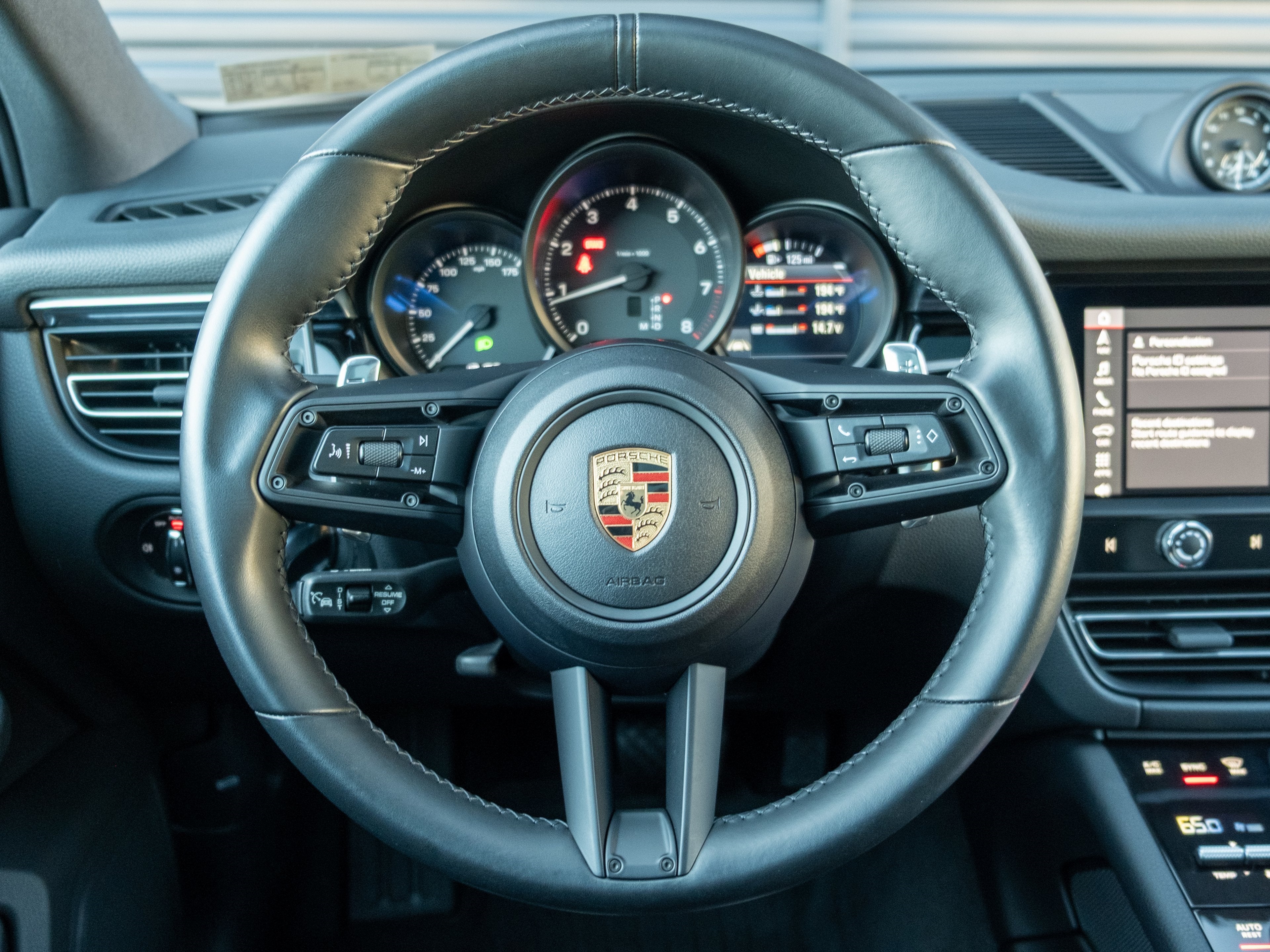 2023 Porsche Macan Base