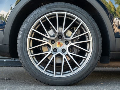 2023 Porsche Cayenne Base