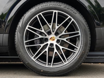 2024 Porsche Cayenne Base