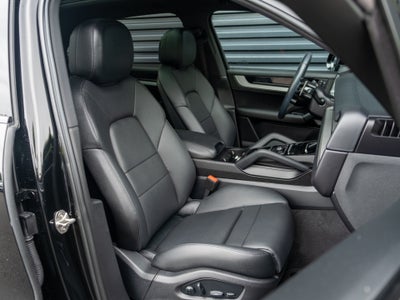 2024 Porsche Cayenne Base