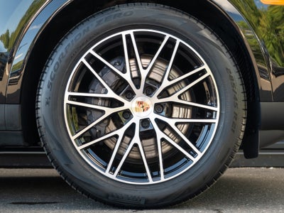 2025 Porsche Cayenne Base