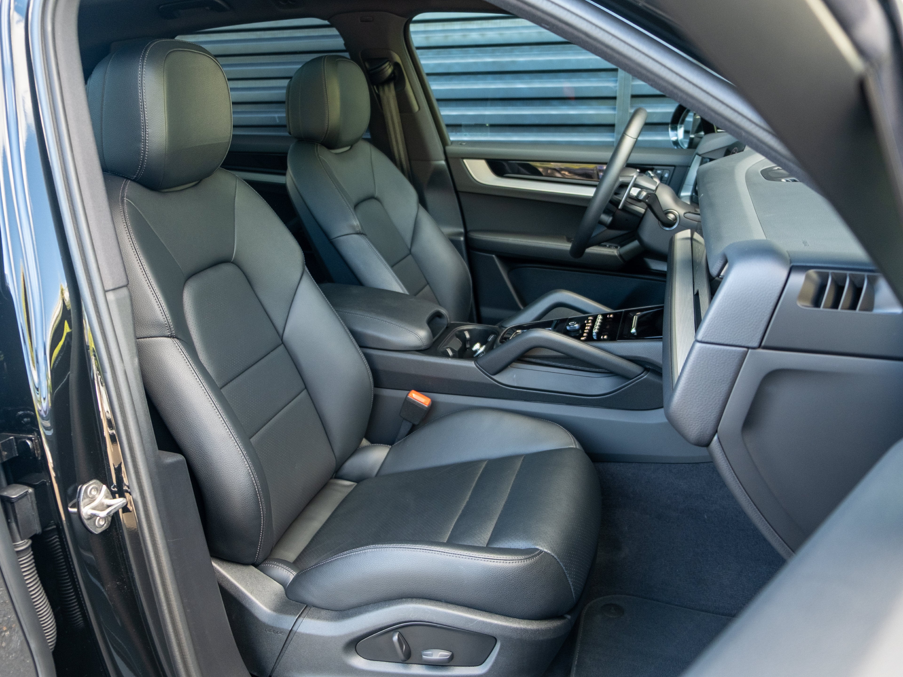 2025 Porsche Cayenne Base