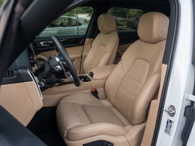 2023 Porsche Cayenne Base