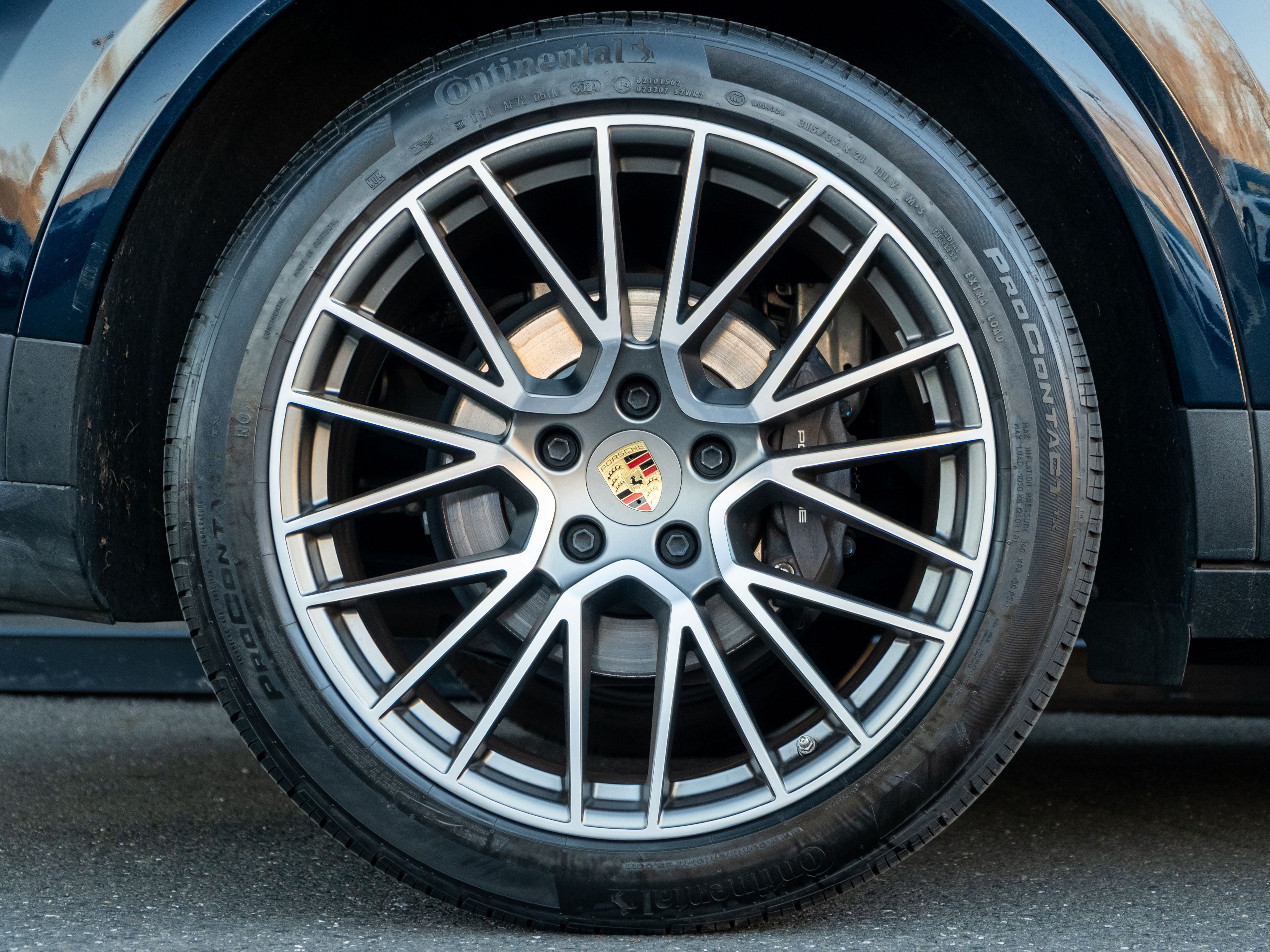 2023 Porsche Cayenne Platinum Edition