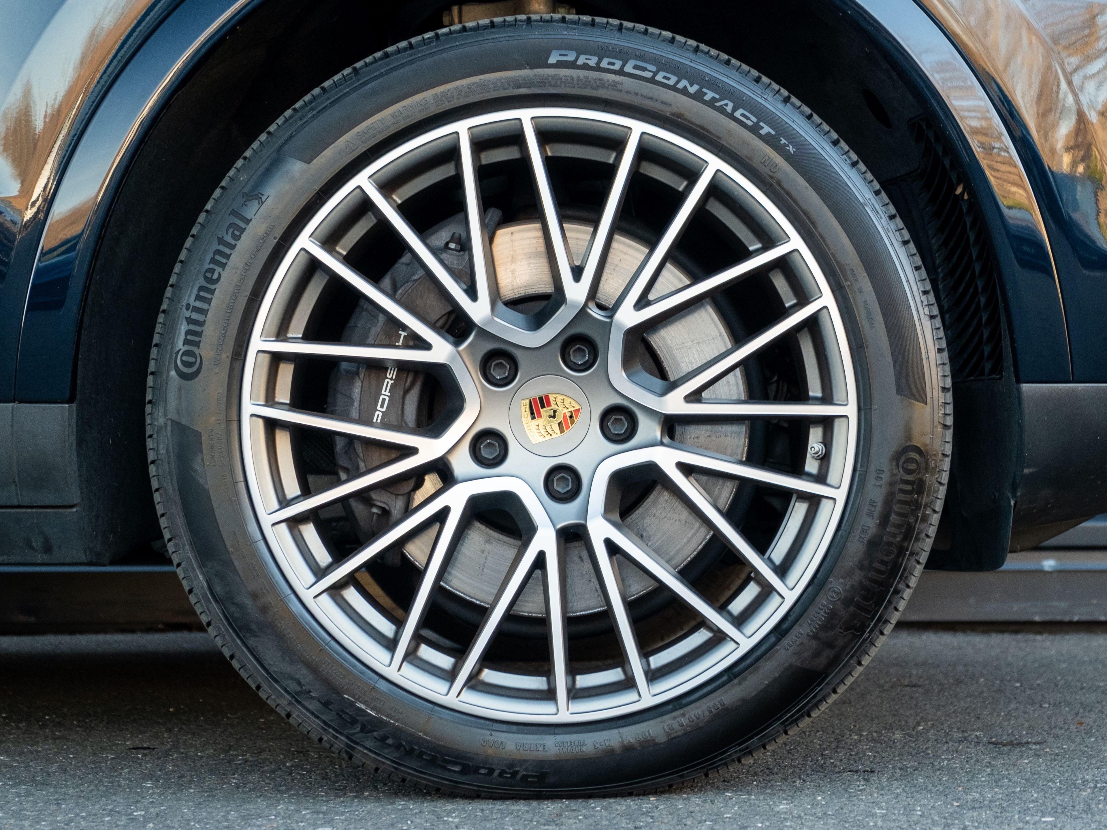 2023 Porsche Cayenne Platinum Edition