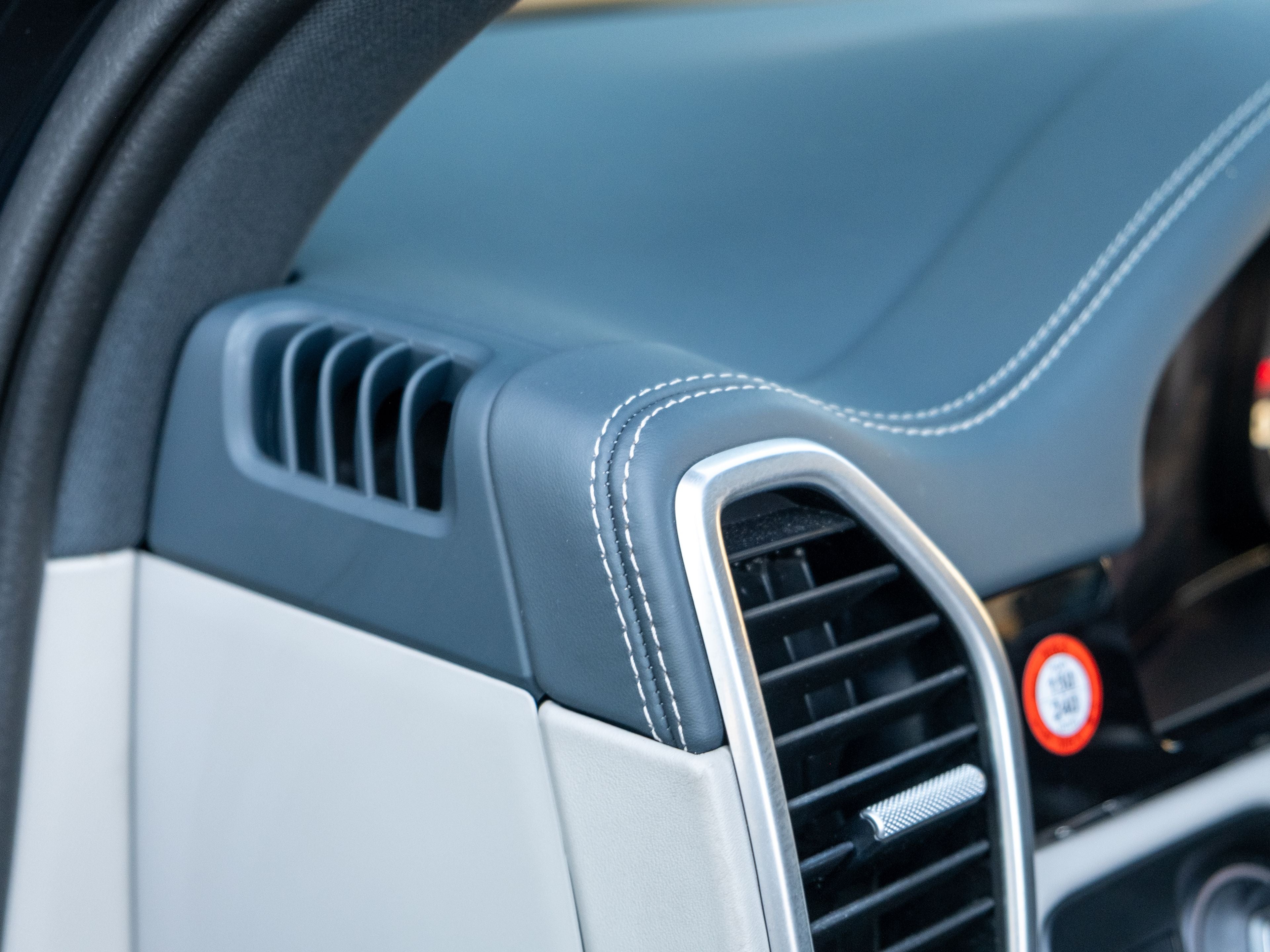 2023 Porsche Cayenne Platinum Edition