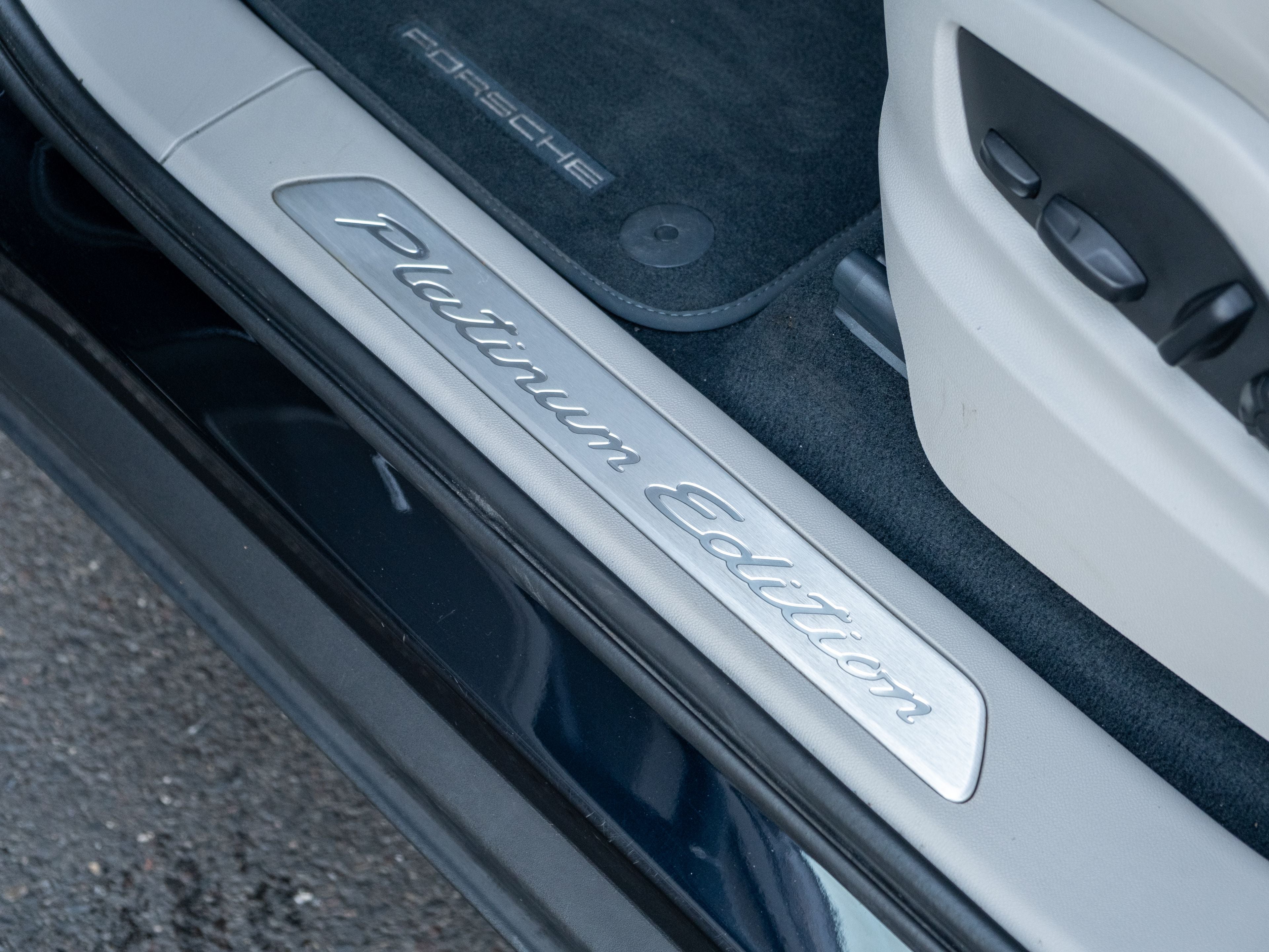 2023 Porsche Cayenne Platinum Edition