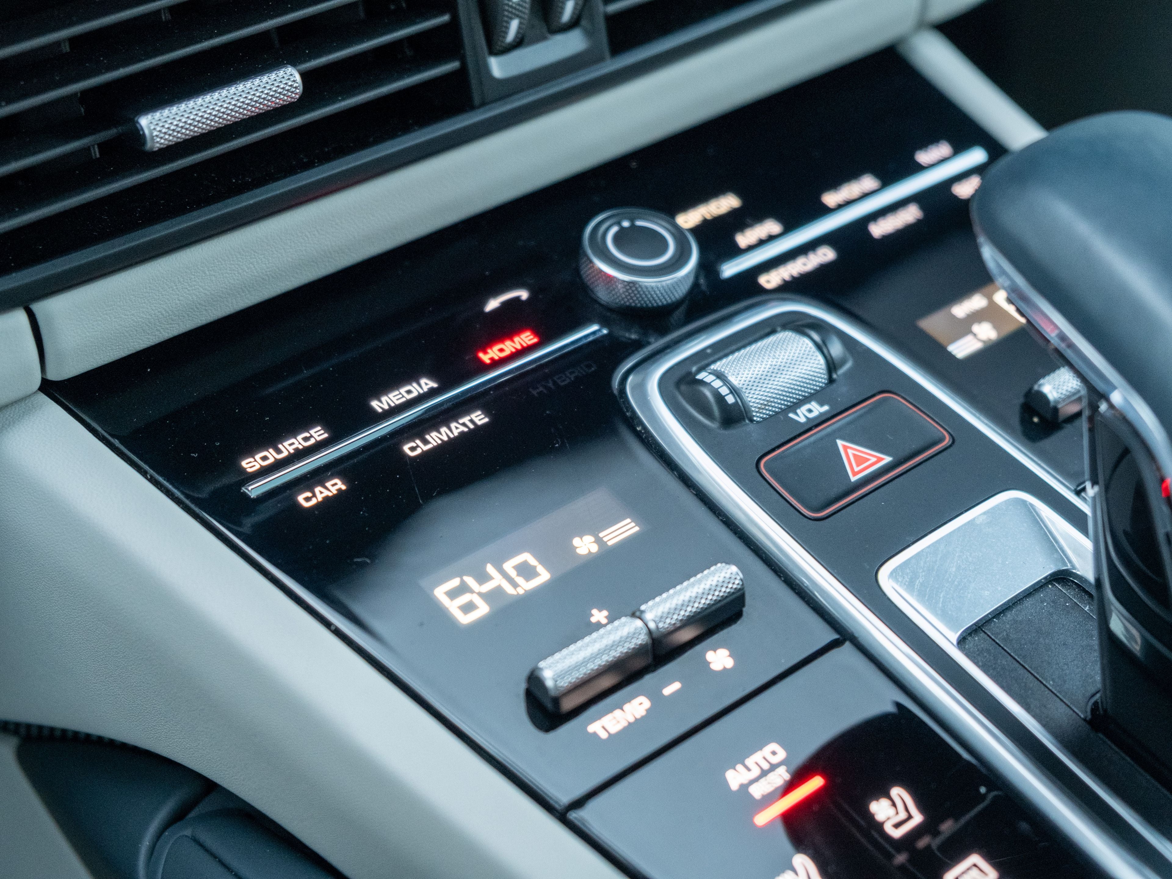 2023 Porsche Cayenne Platinum Edition