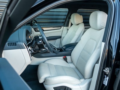 2023 Porsche Cayenne Platinum Edition