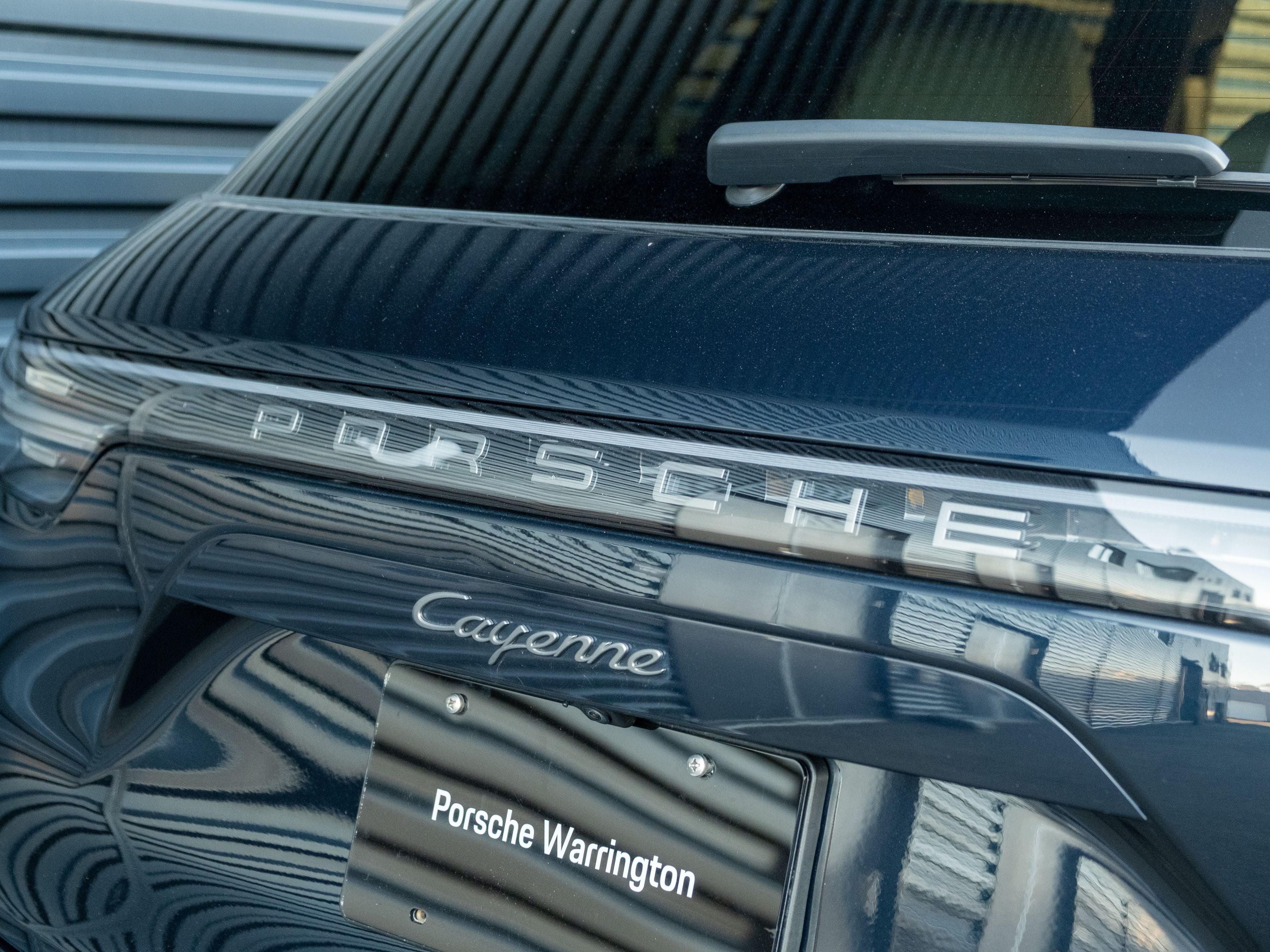 2023 Porsche Cayenne Platinum Edition