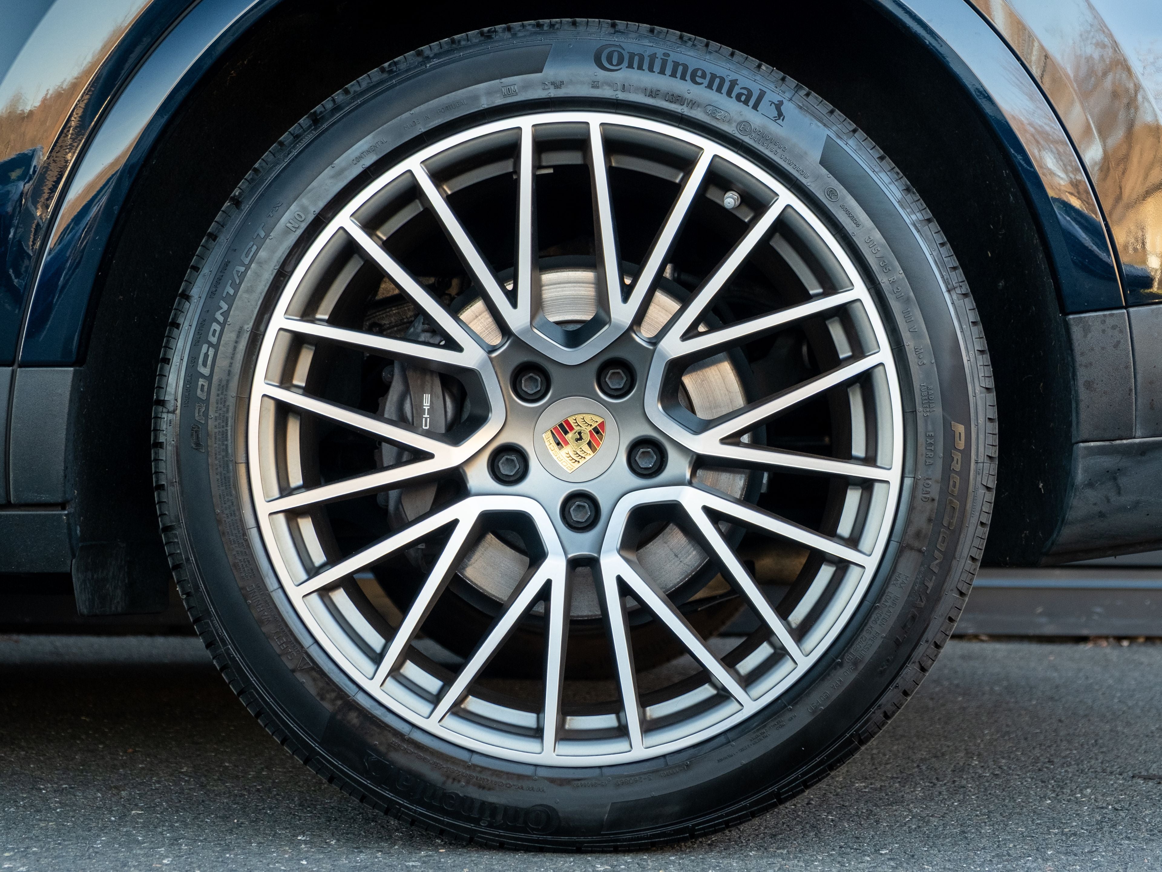 2023 Porsche Cayenne Platinum Edition