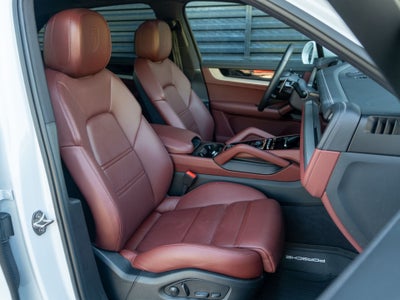 2024 Porsche Cayenne Base