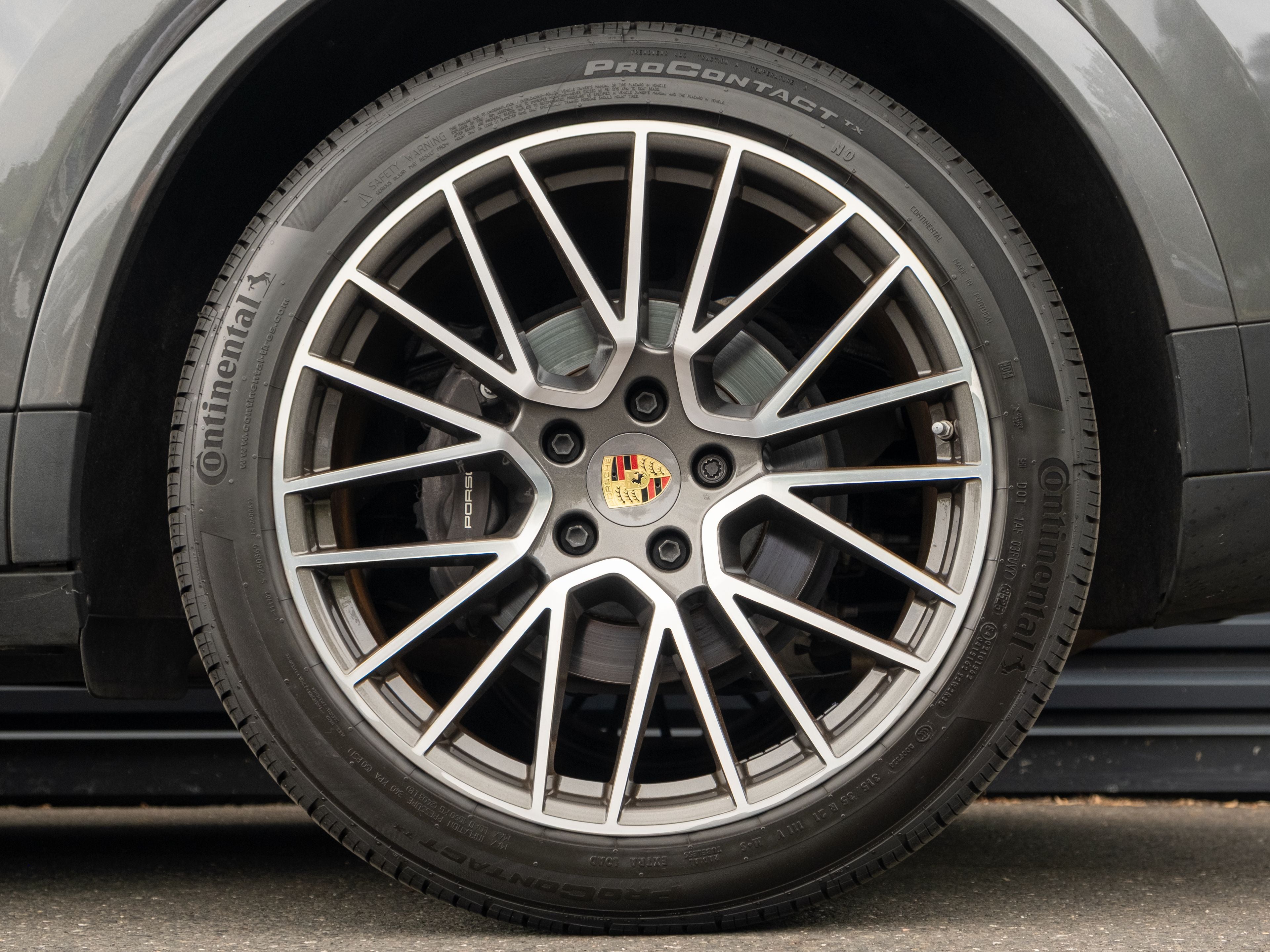 2023 Porsche Cayenne Base