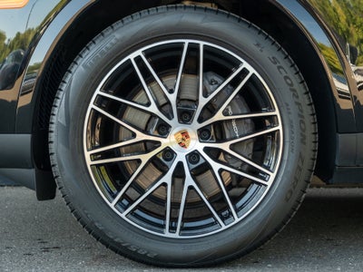 2025 Porsche Cayenne Base