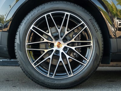 2025 Porsche Cayenne Base