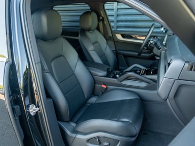 2025 Porsche Cayenne Base