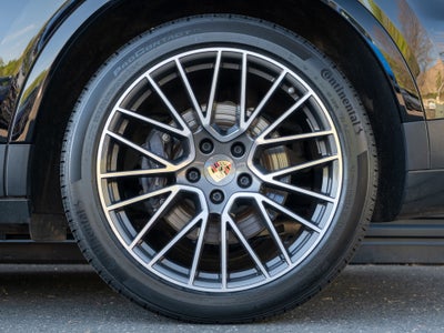 2022 Porsche Cayenne E-Hybrid Base