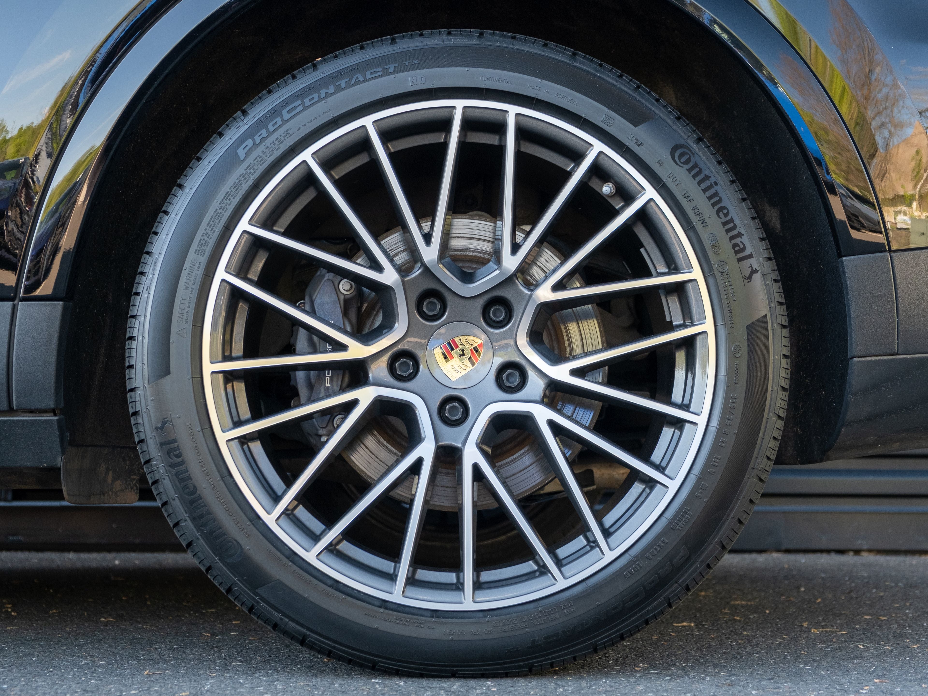 2022 Porsche Cayenne E-Hybrid Base