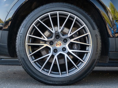 2022 Porsche Cayenne E-Hybrid Base