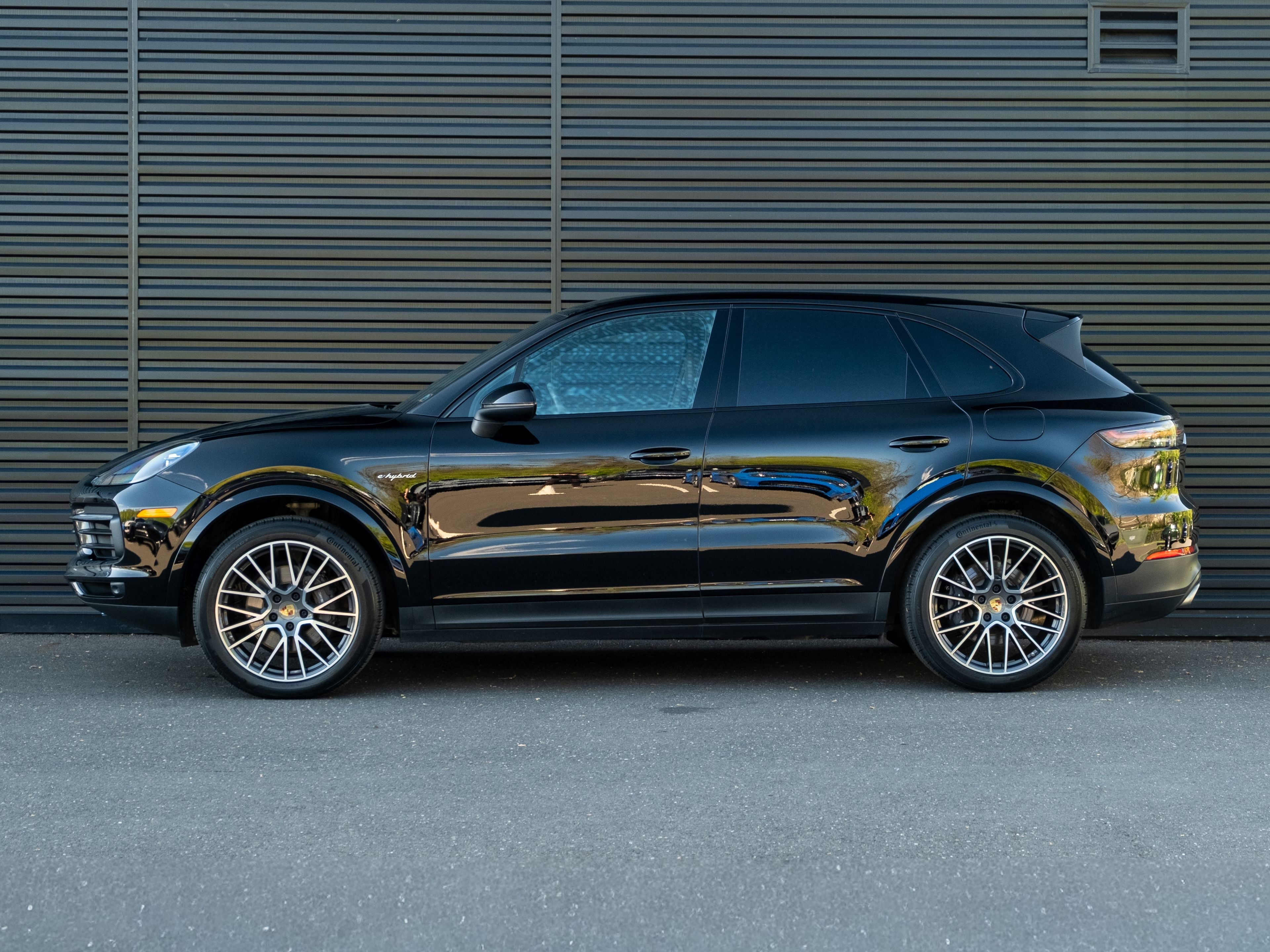 2022 Porsche Cayenne E-Hybrid Base