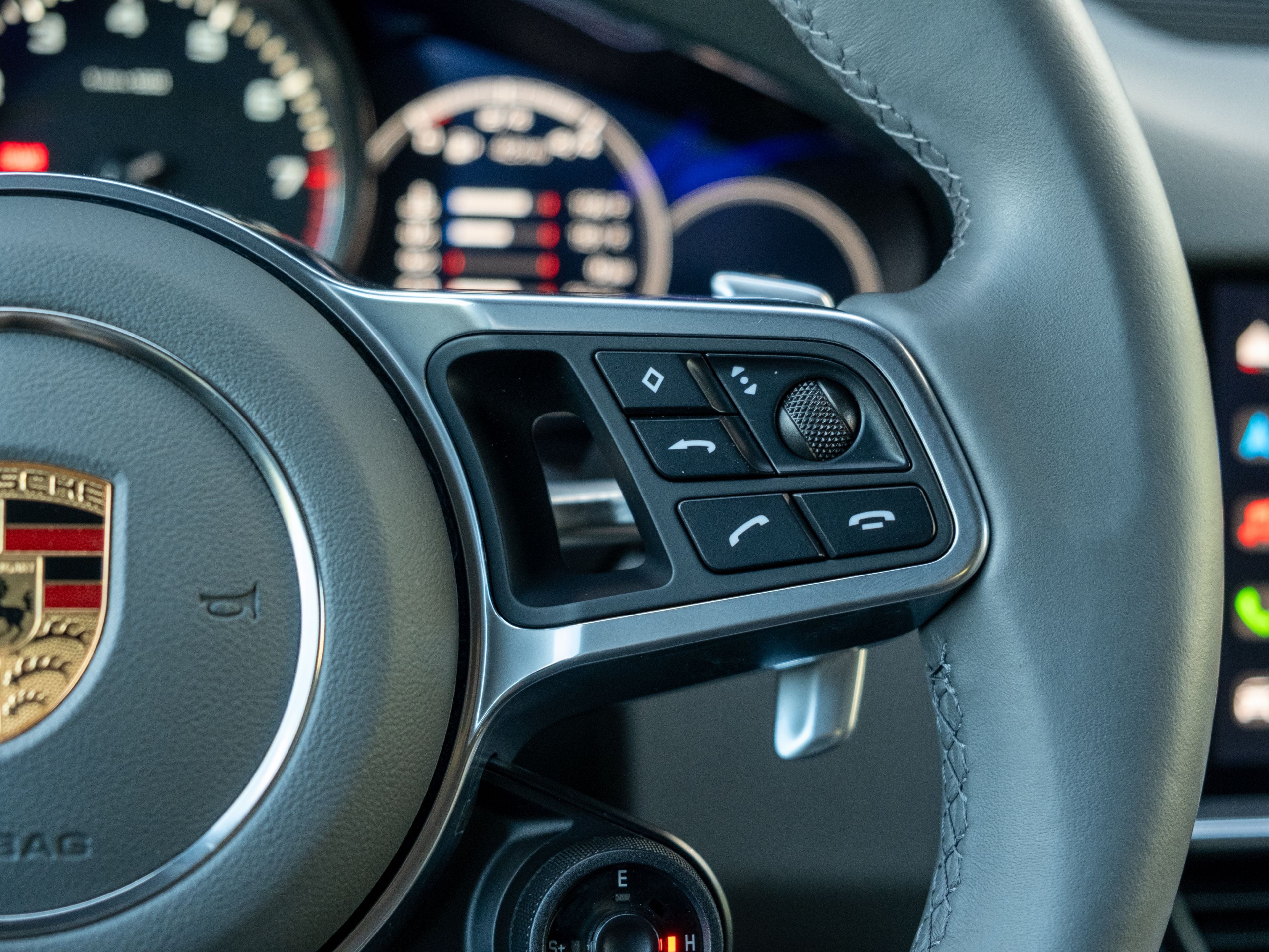 2022 Porsche Cayenne E-Hybrid Base