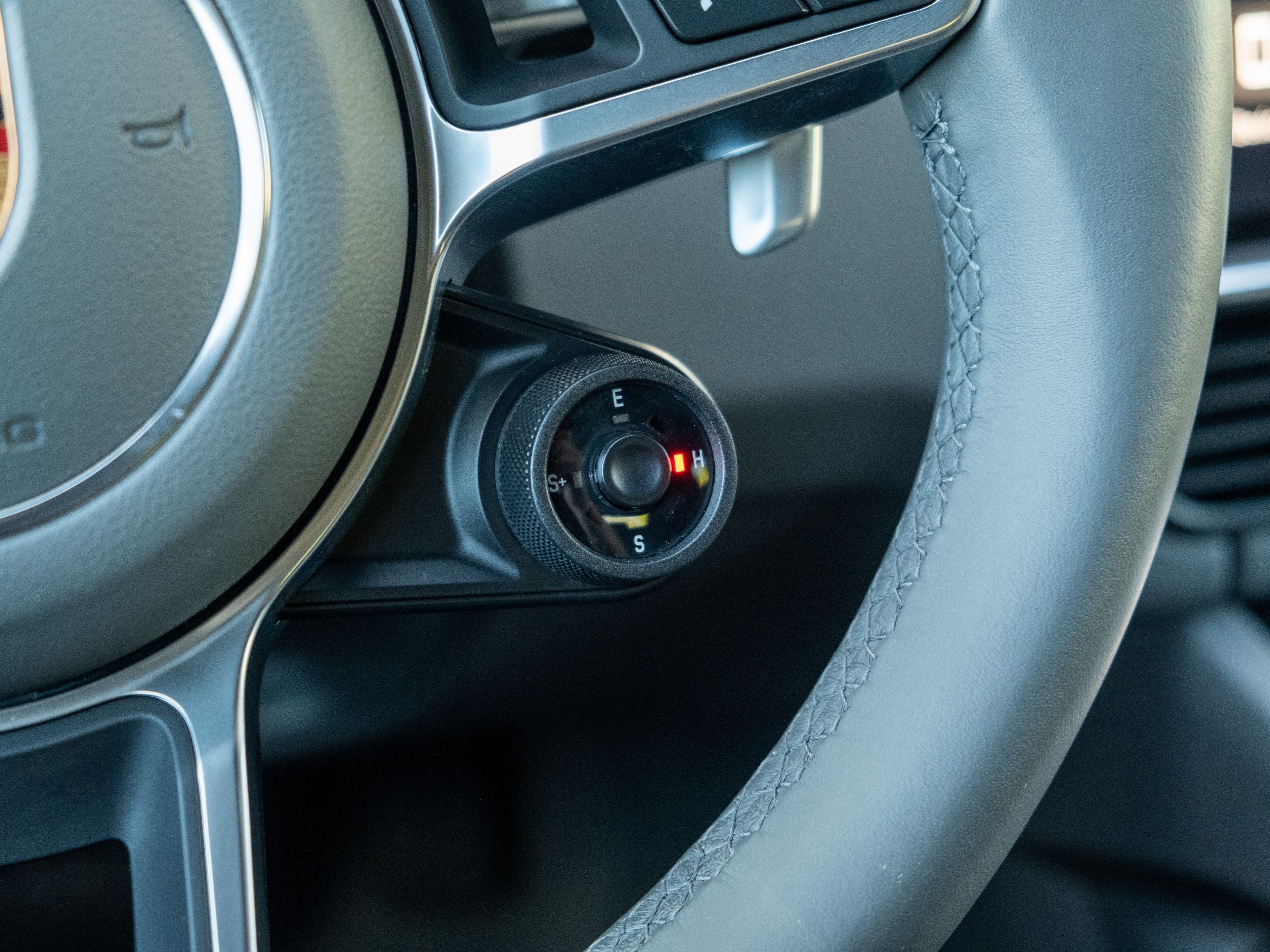 2022 Porsche Cayenne E-Hybrid Base