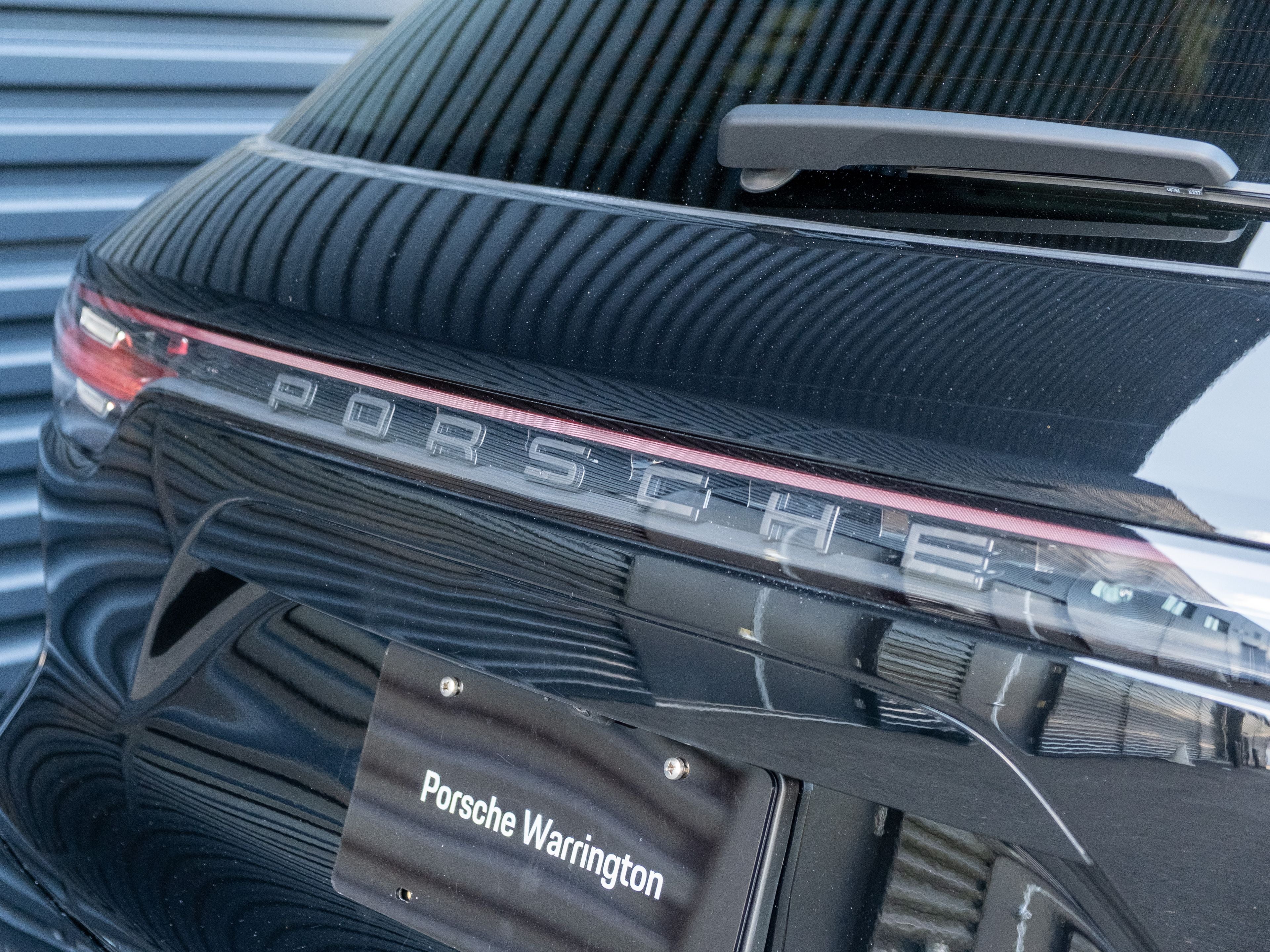 2022 Porsche Cayenne E-Hybrid Base