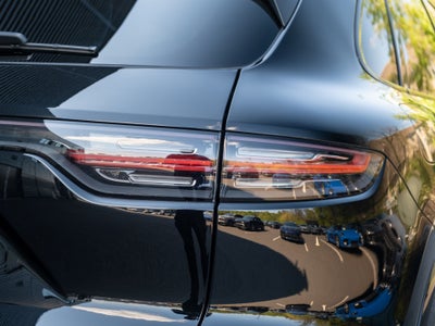 2022 Porsche Cayenne E-Hybrid Base