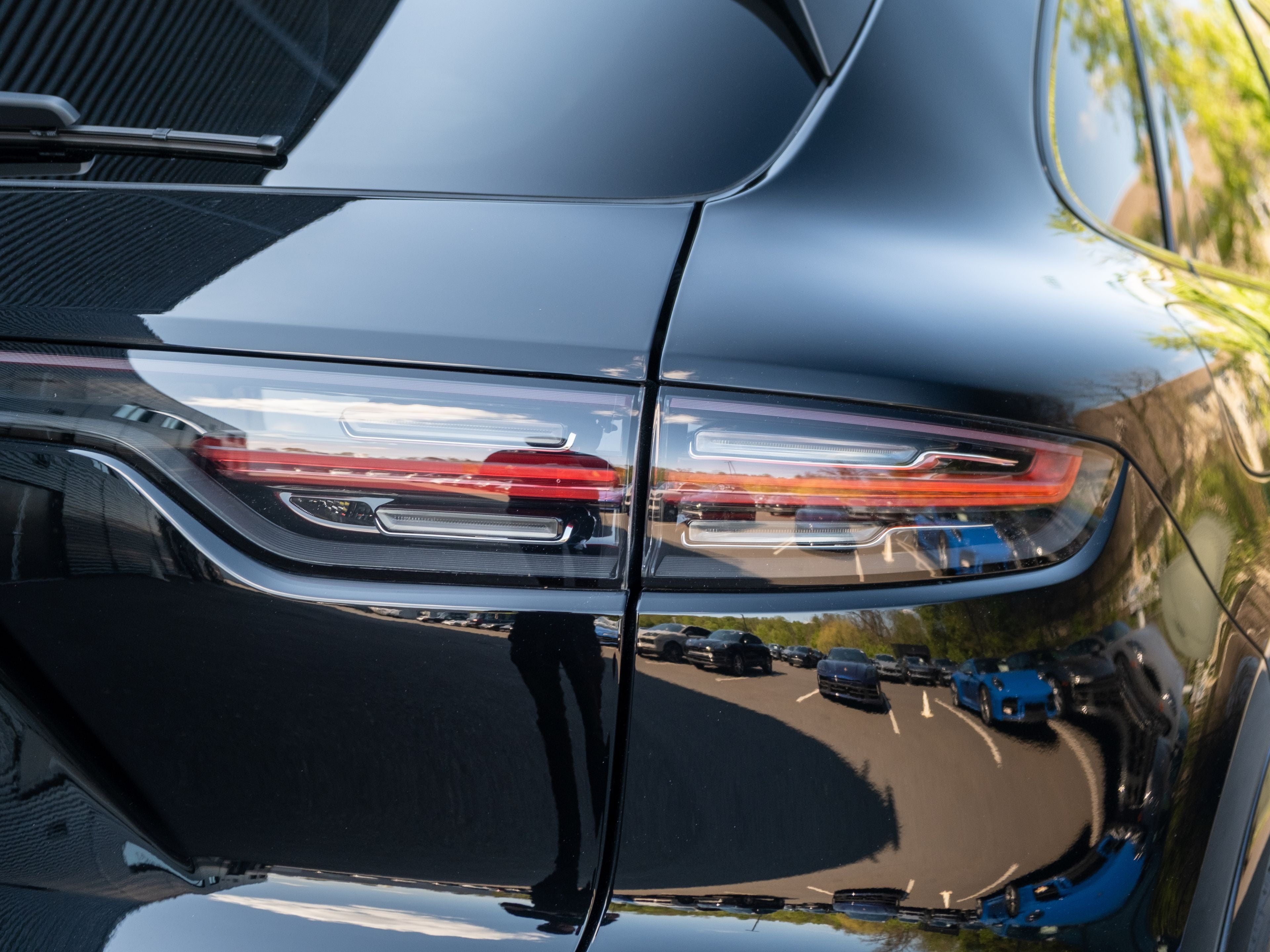 2022 Porsche Cayenne E-Hybrid Base