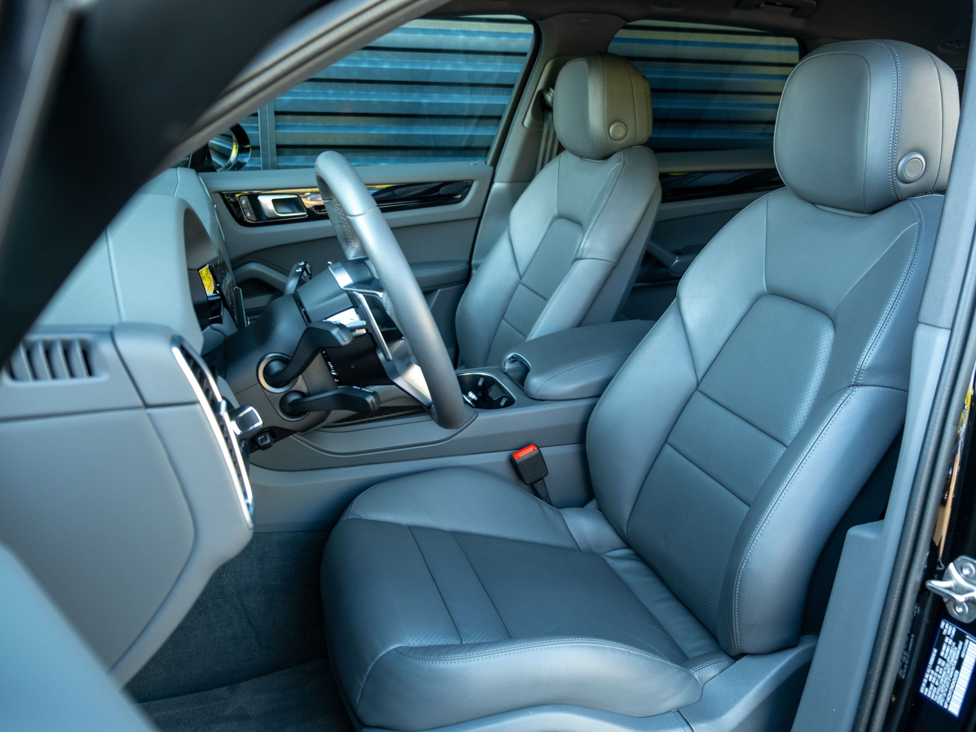2022 Porsche Cayenne E-Hybrid Base
