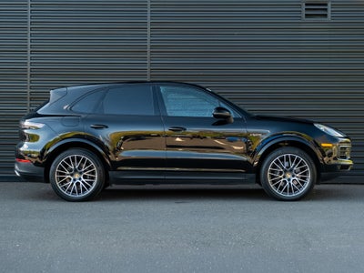 2022 Porsche Cayenne E-Hybrid Base